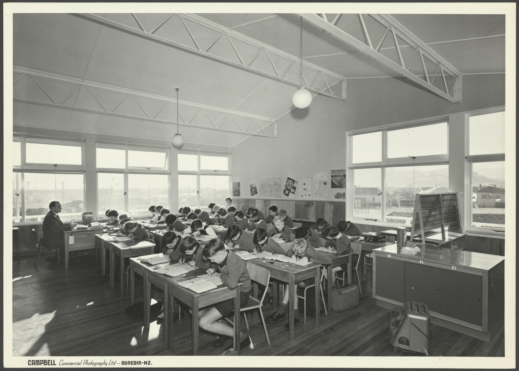 Children in classroom at Tahuna Intermediate School