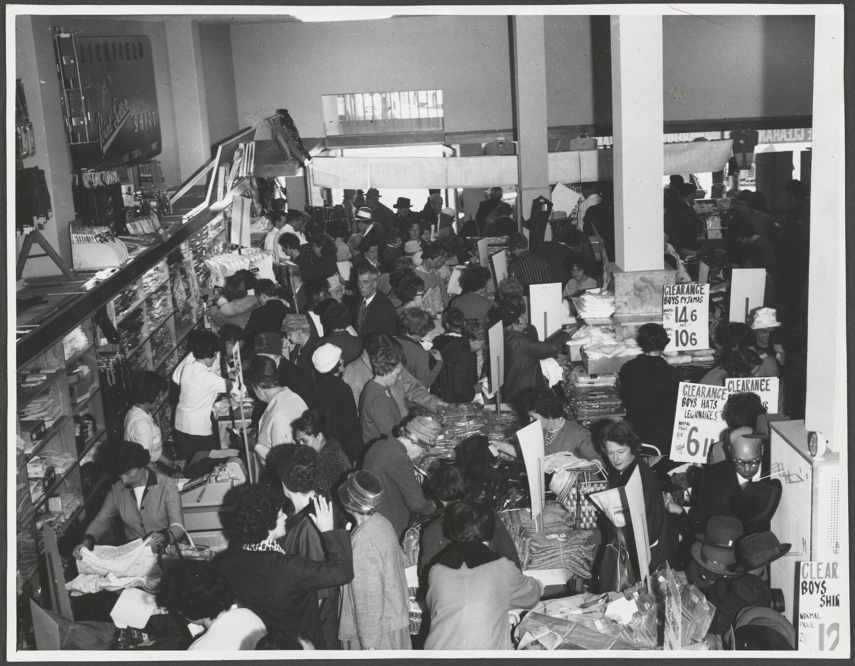 Ross &amp; Glendining clearance sale at Hallensteins, Newton