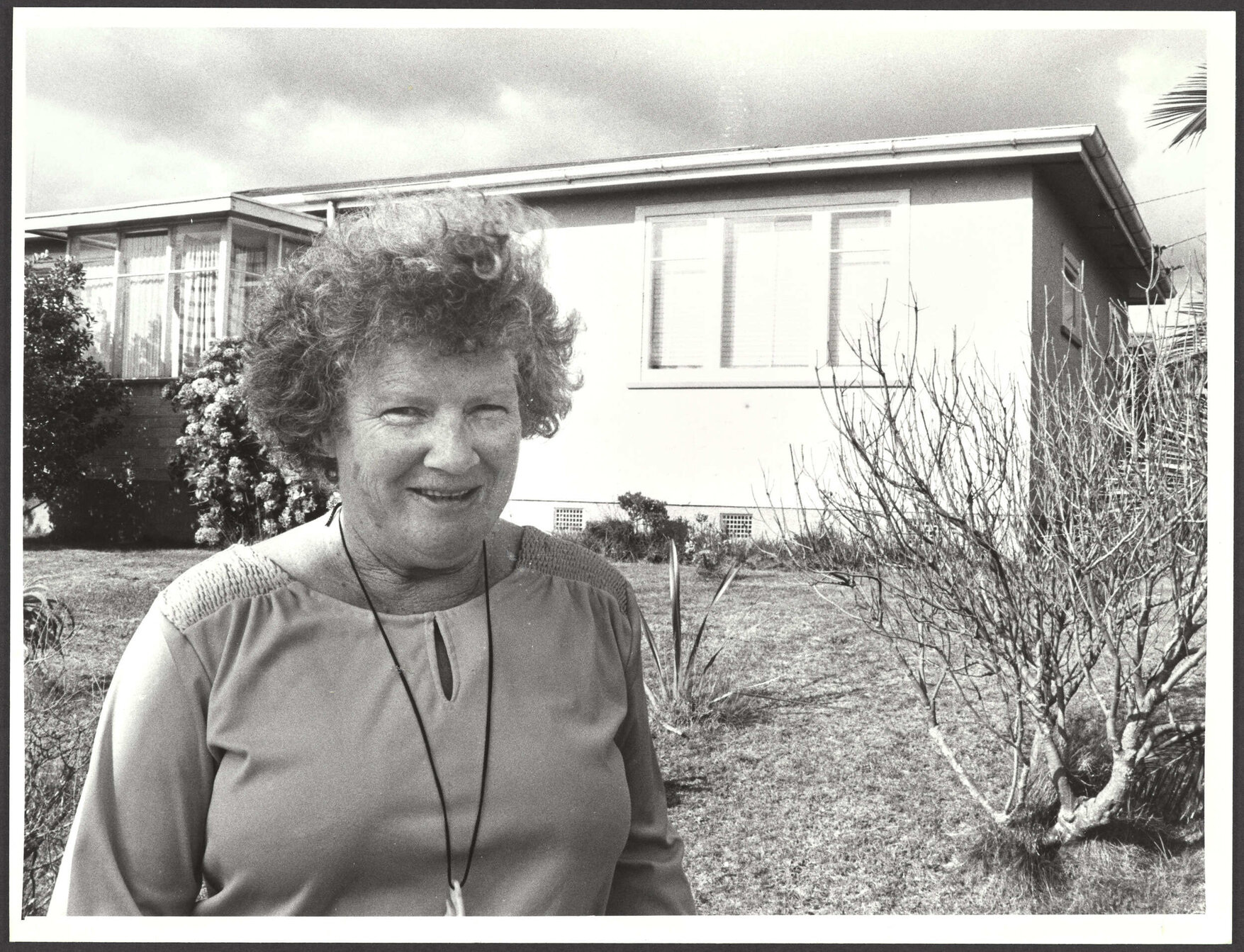 Janet Frame in front of house at Whanganui