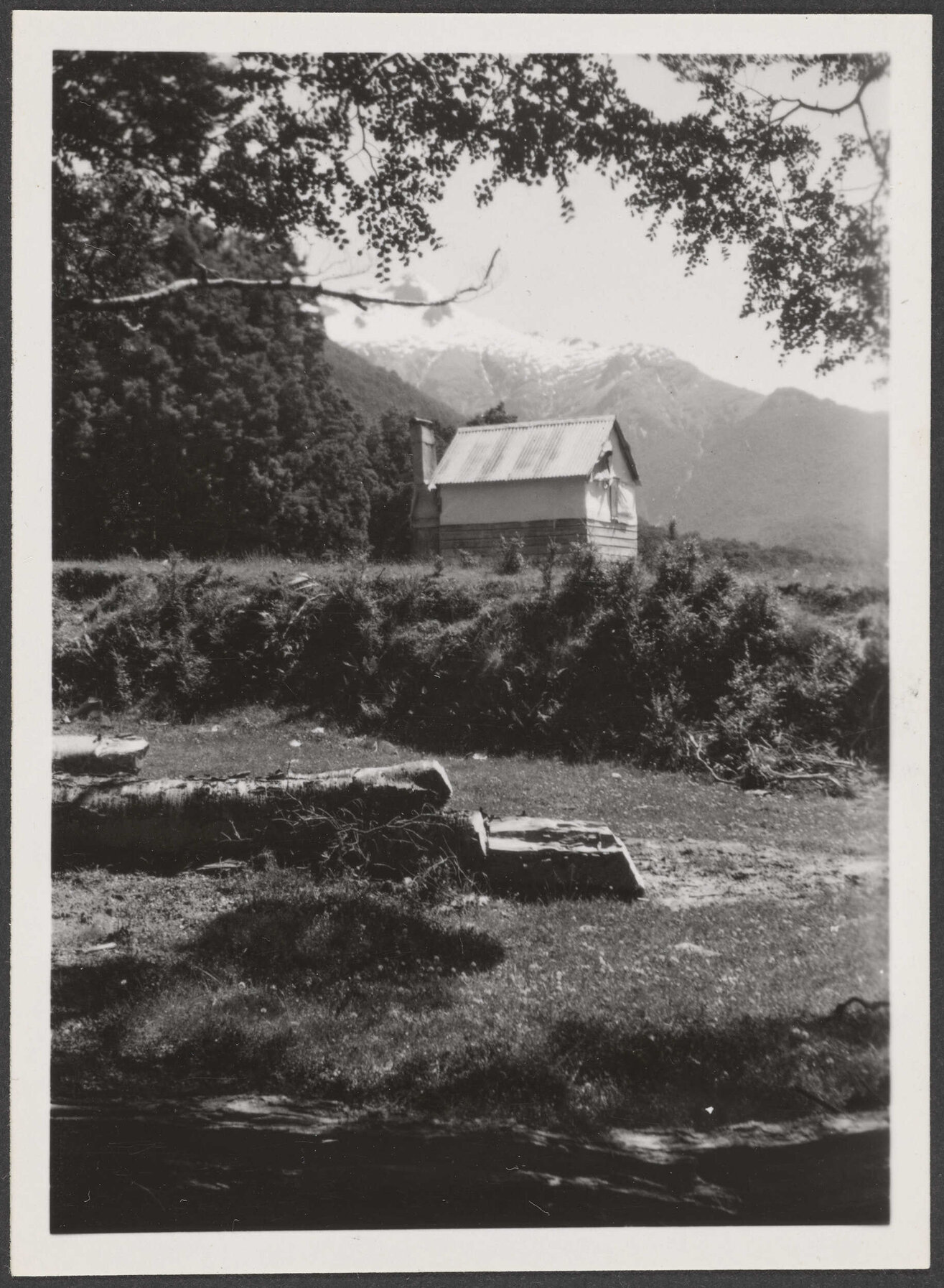 Long Flat Creek Hut and Mt Ferguson, Hunter Valley