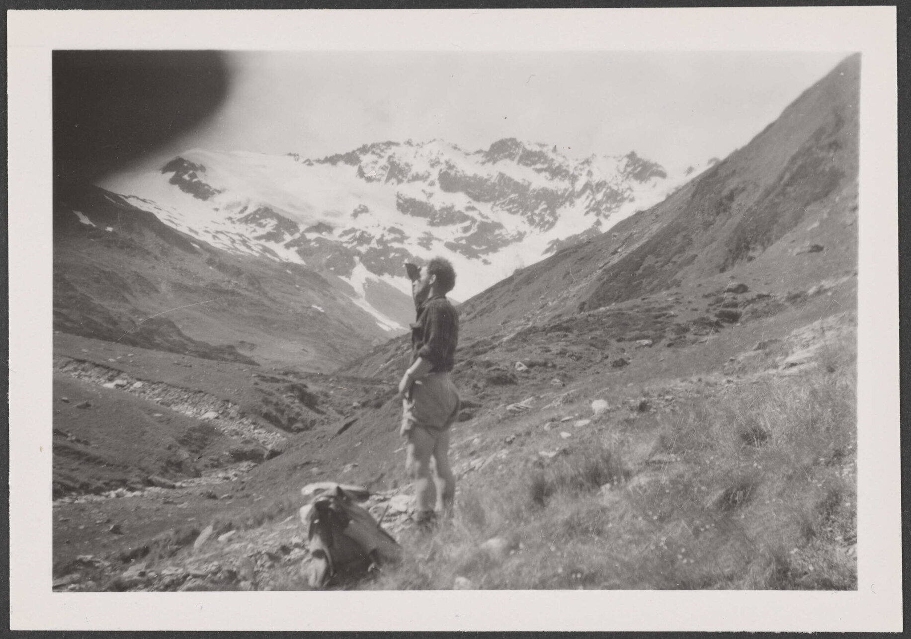 'Mts at head of Hunter Valley, W. Branch. Upper Studholme Pass at left'
