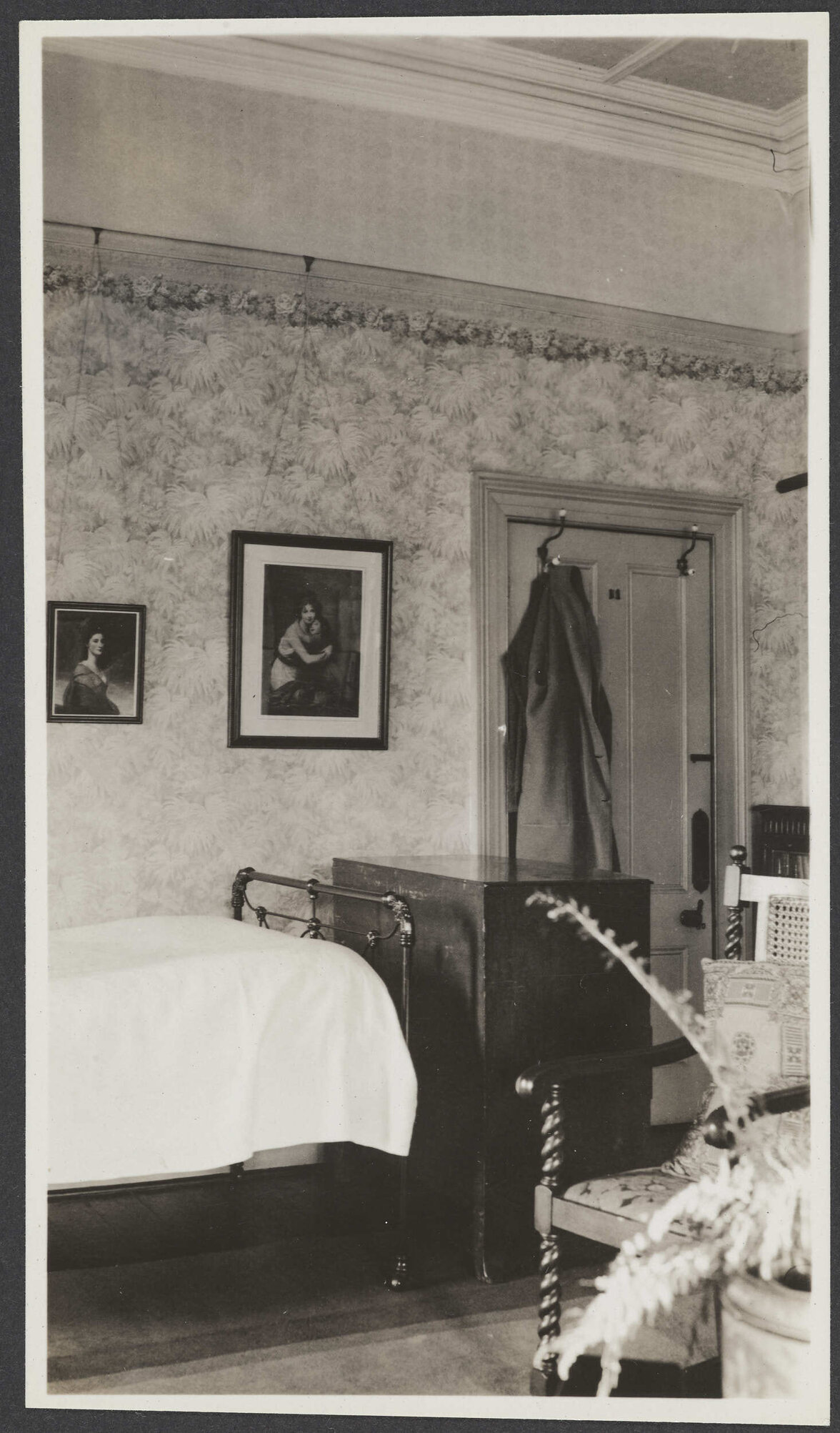 Interior, Bankton
