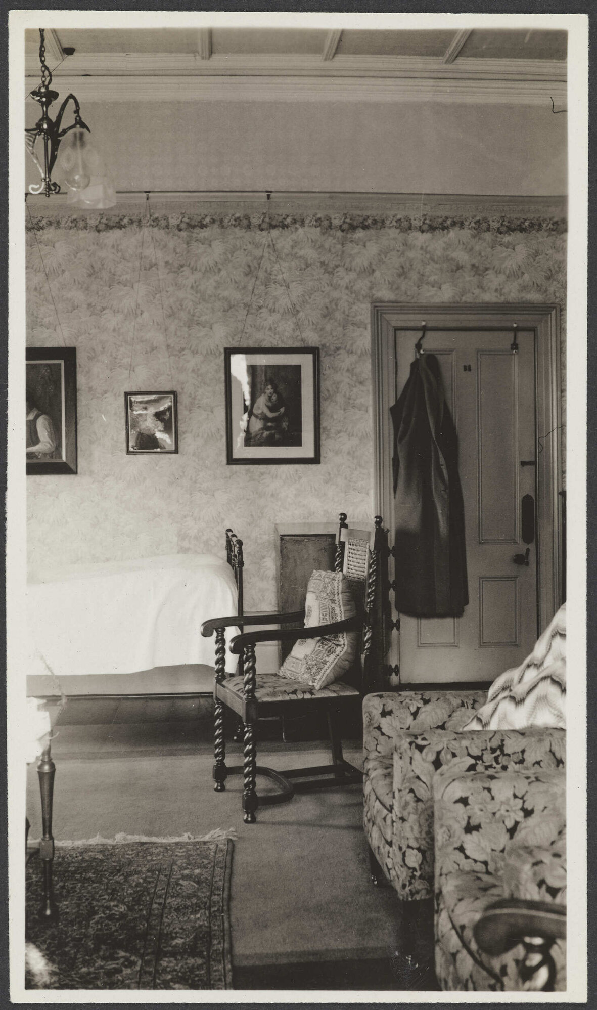 Interior, Bankton