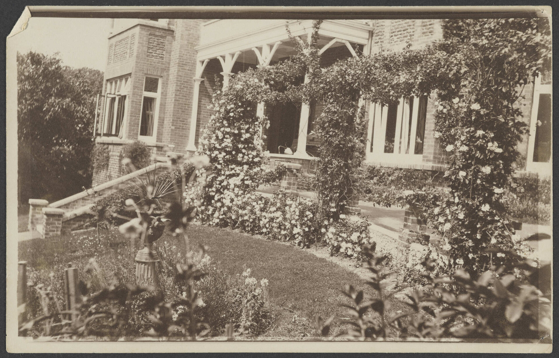 Front courtyard of Manono from the left