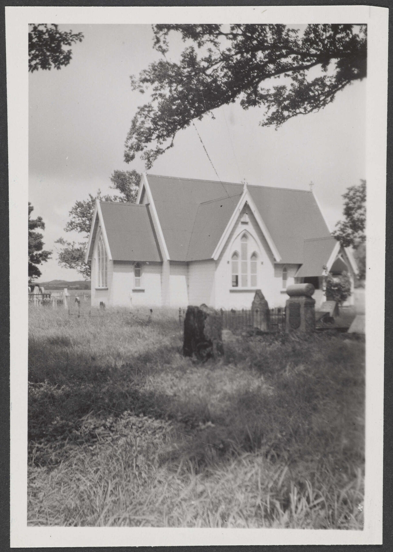 Holy Trinity Church, Pakaraka, and graveyard