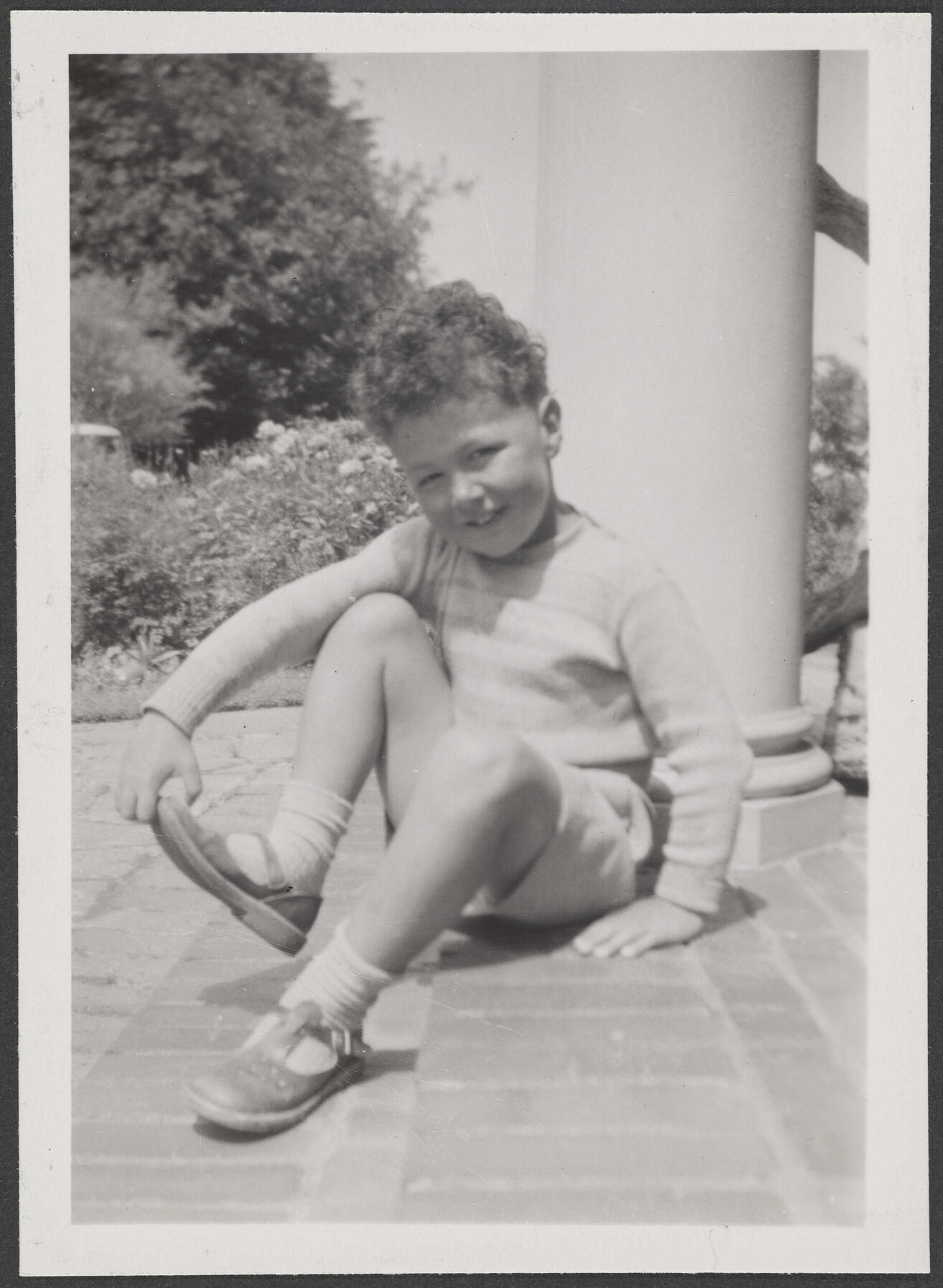 Iain McCaig sitting on a step