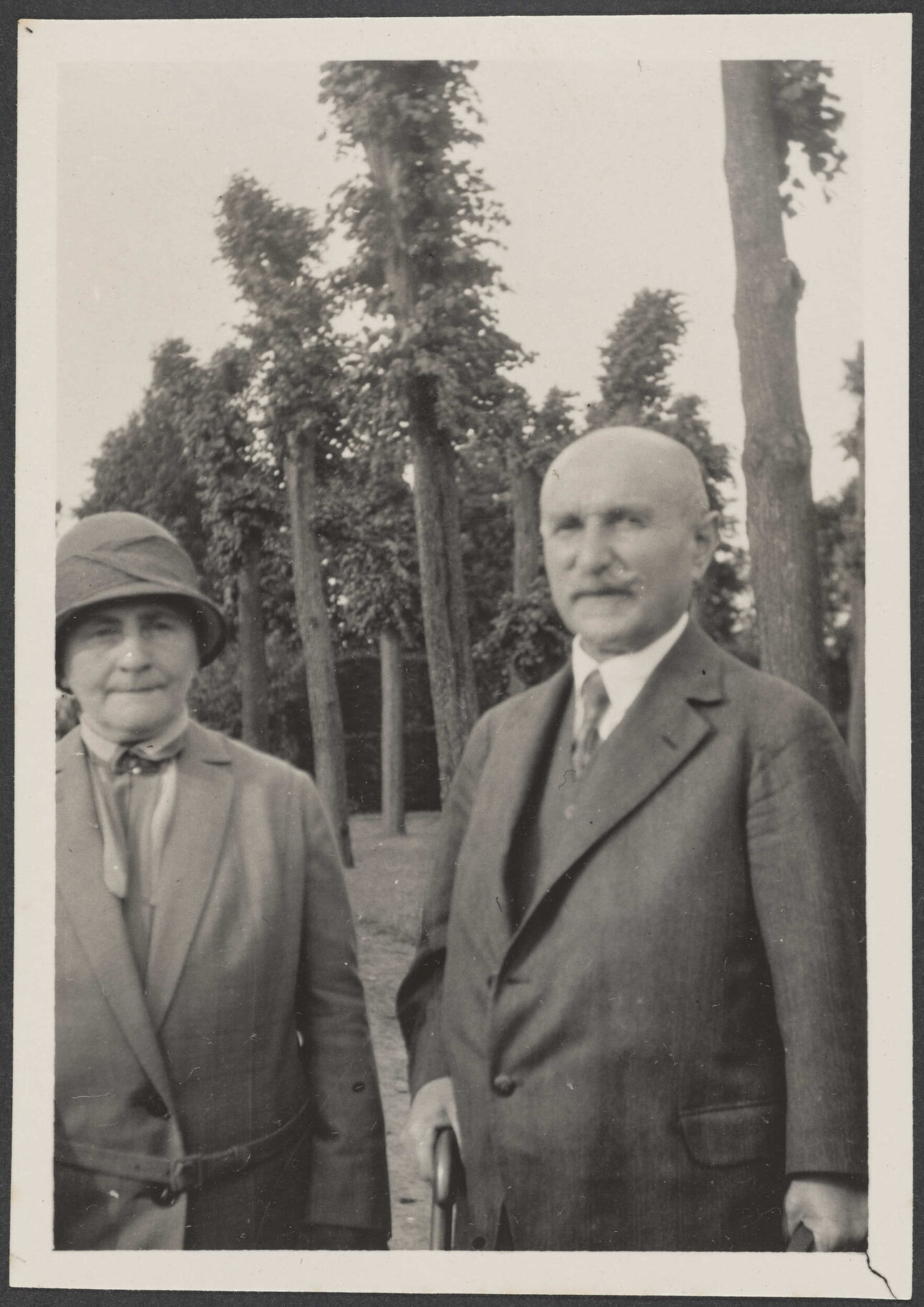 Unidentified older couple [Willi Fels on right?]