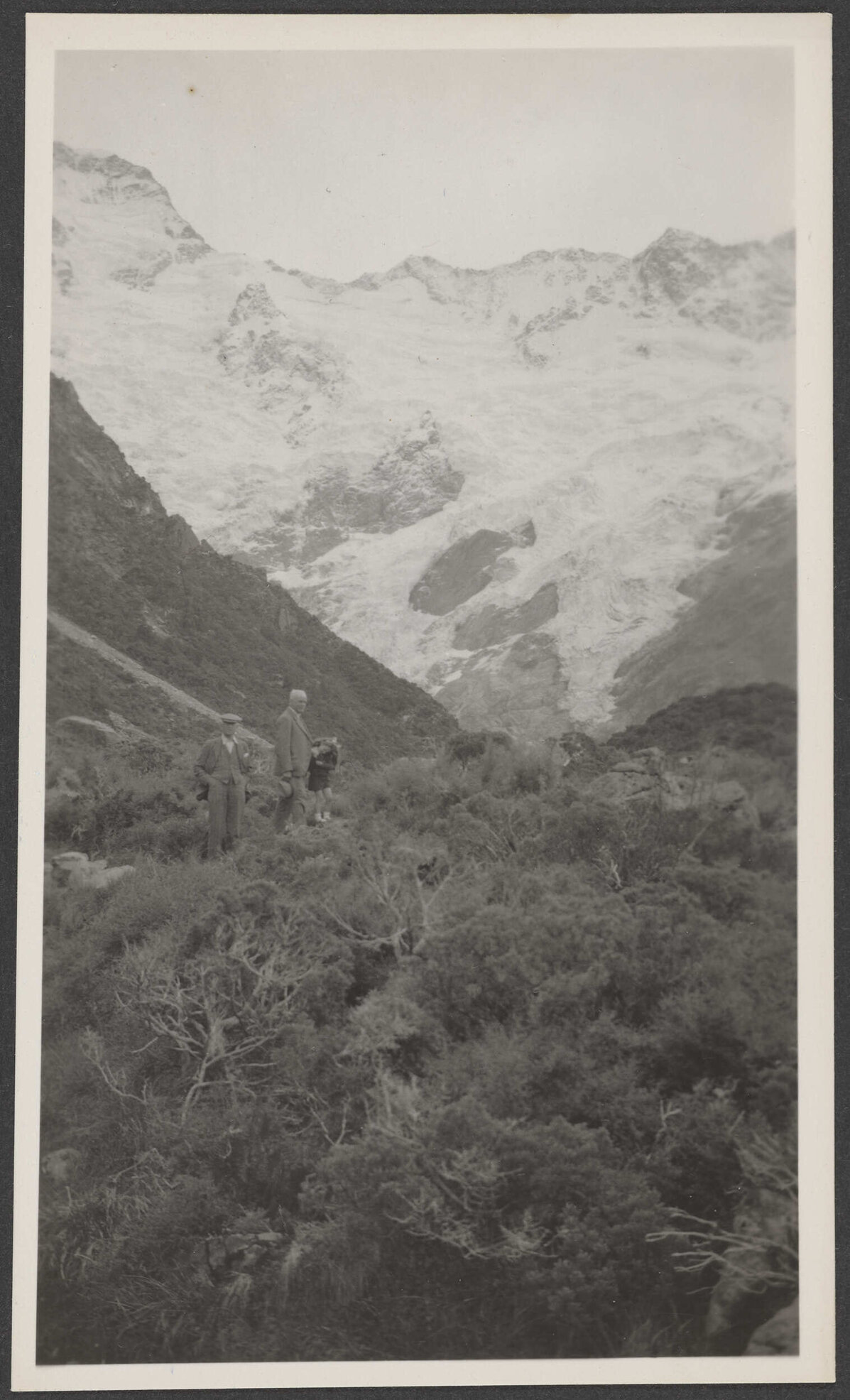 Two men and a girl with Minarets in the background [Hyam Brasch, Mr Freeman, Miss Freeman?]