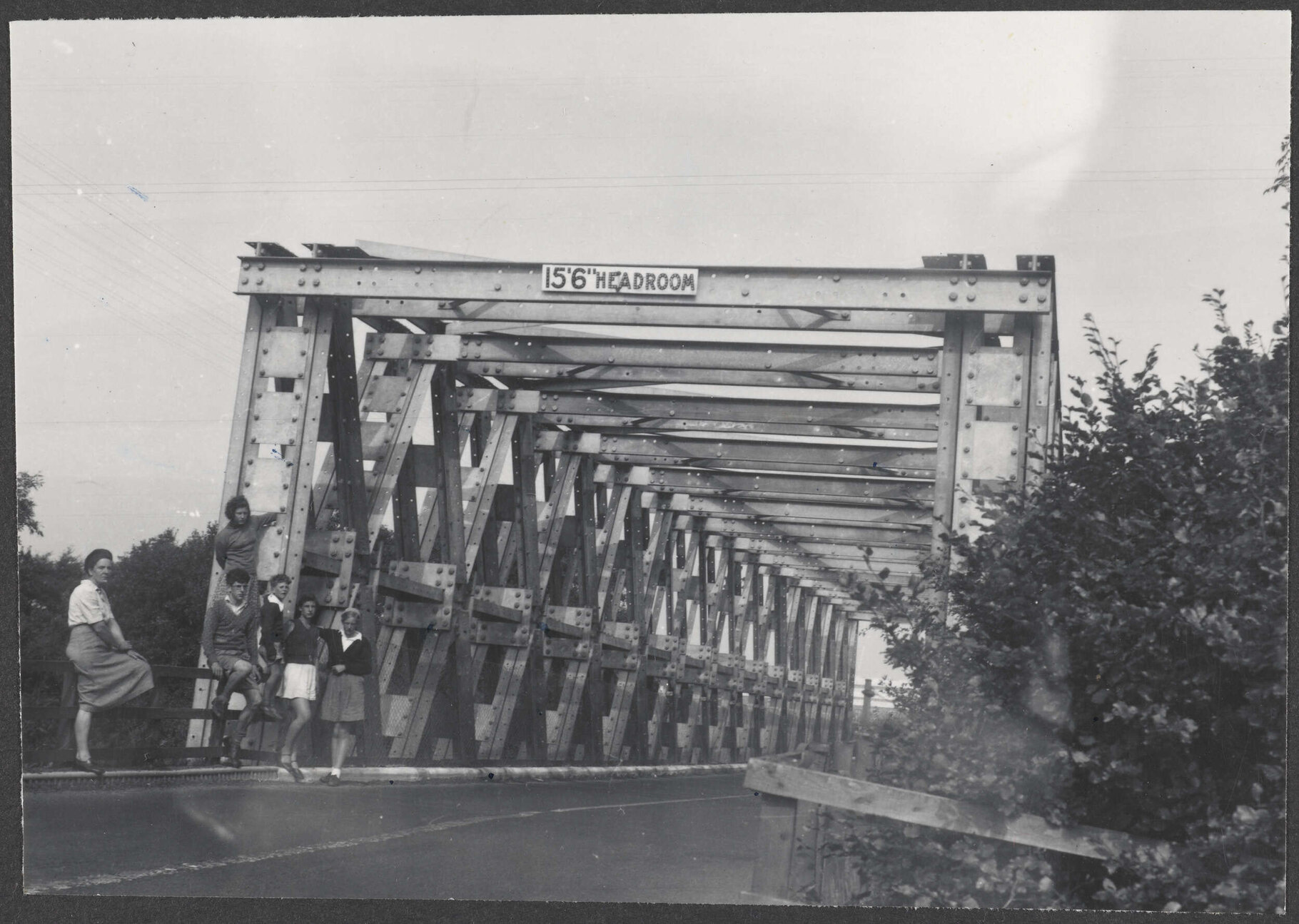 Hamilton family and bridge on Lanark-Glasgow Road