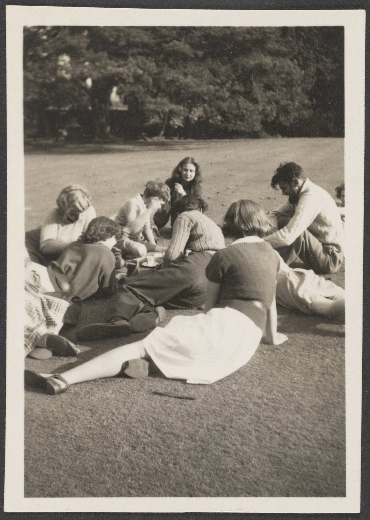Elizabeth, Derek, Sybil, Douglas Glass, Eliz. Aitken, Morgie, Cathleen Conner, Lettsie