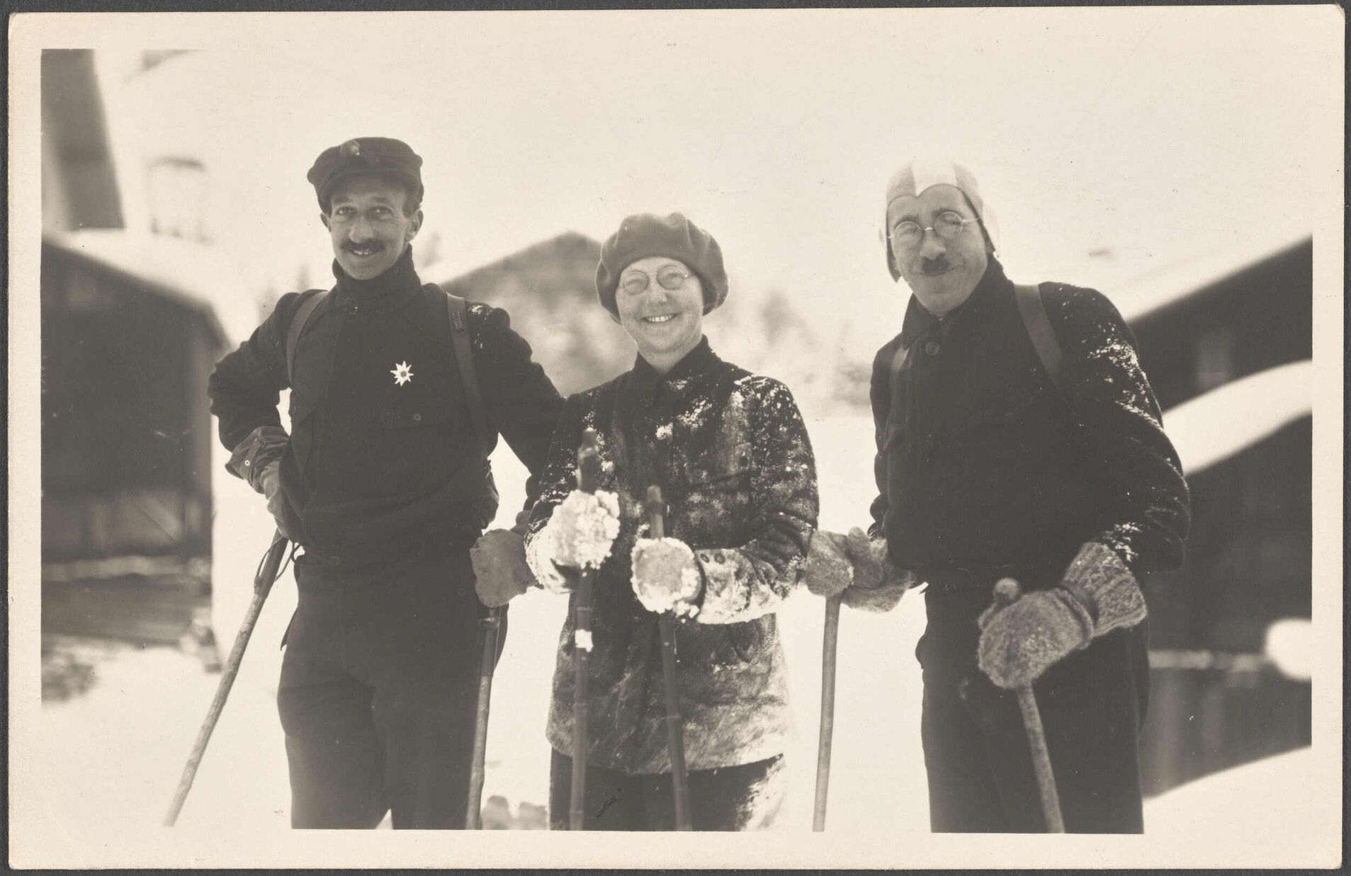 Unidentified man, Lesley Brasch, Esmond de Beer