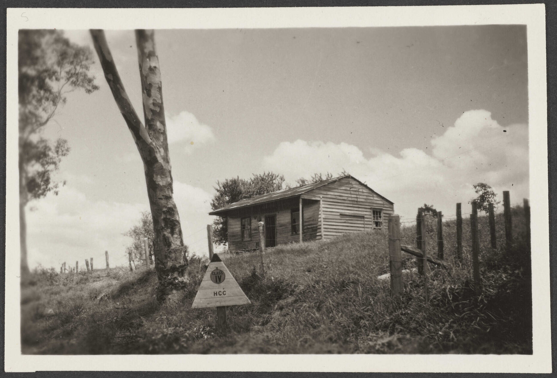 House at Taheke, Māori settlement