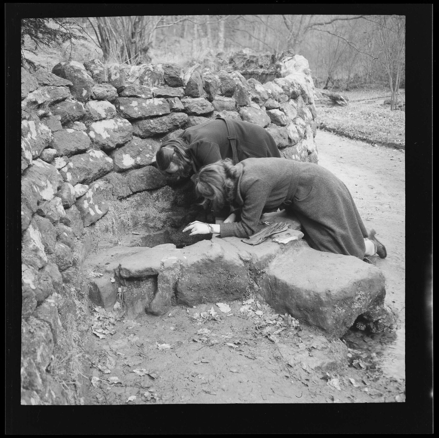 'Connie, Sybil - at the wishing well. Grayshott'