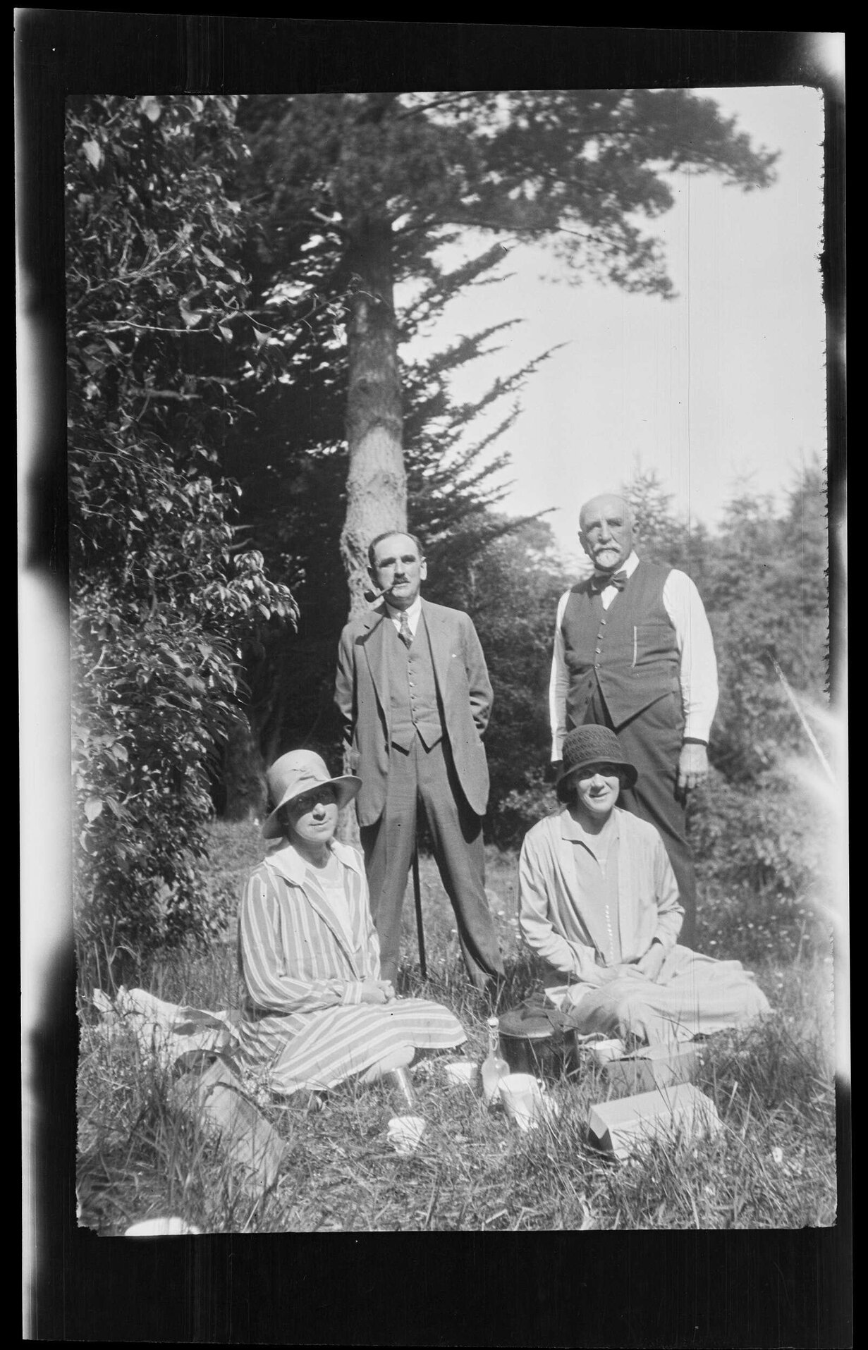 Willi Fels and three others on a picnic