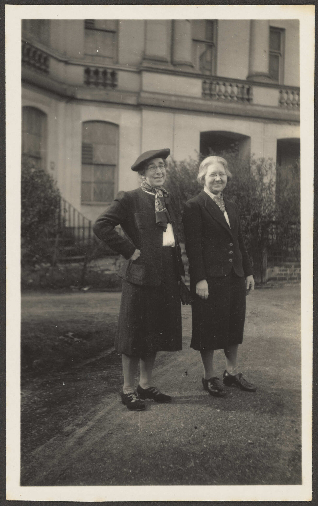 Mary and Dora de Beer