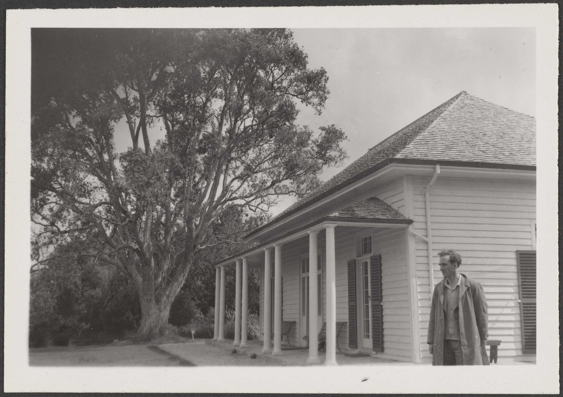 Resident and house, Waitangi, November 1952