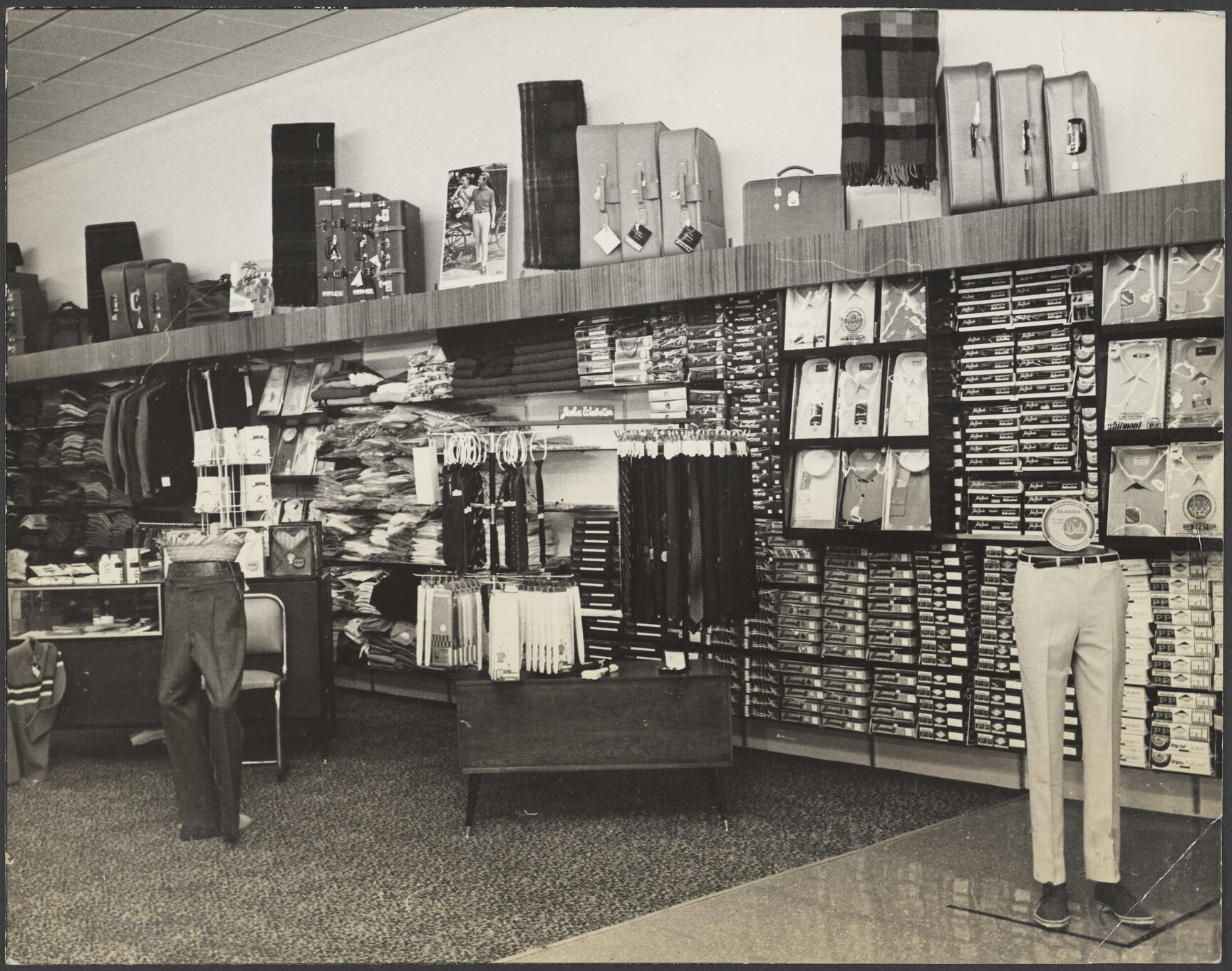Hallensteins store interior, Whangārei