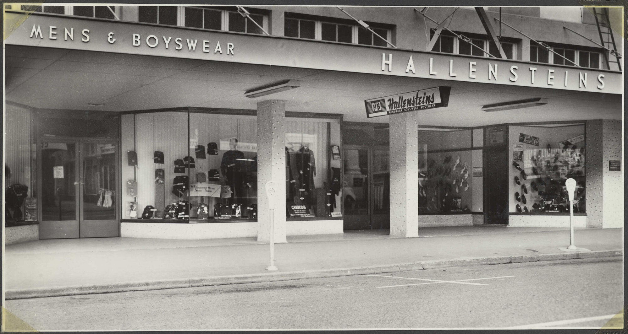 Hallensteins storefront, Whanganui