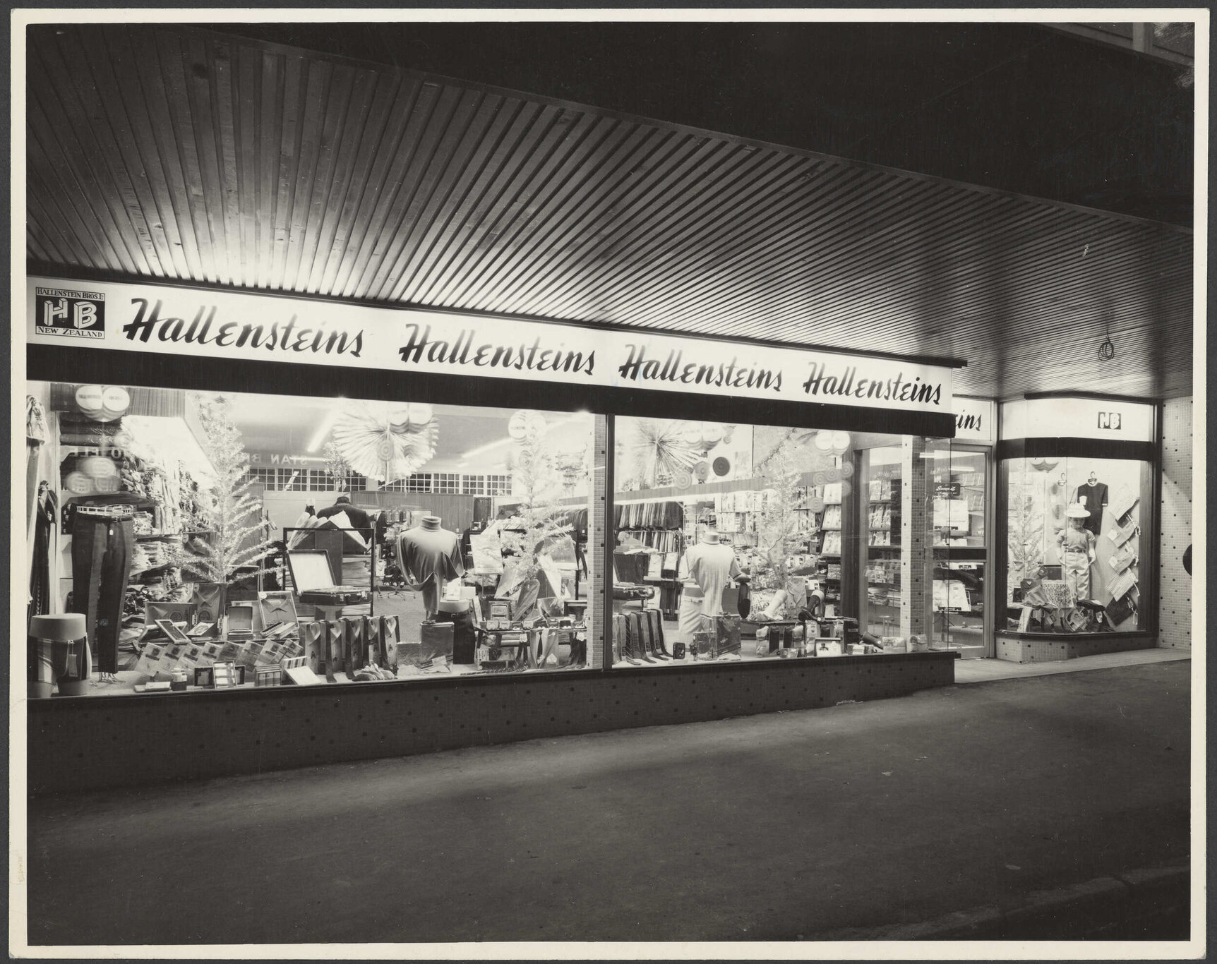 Hallensteins storefront, Timaru, at night