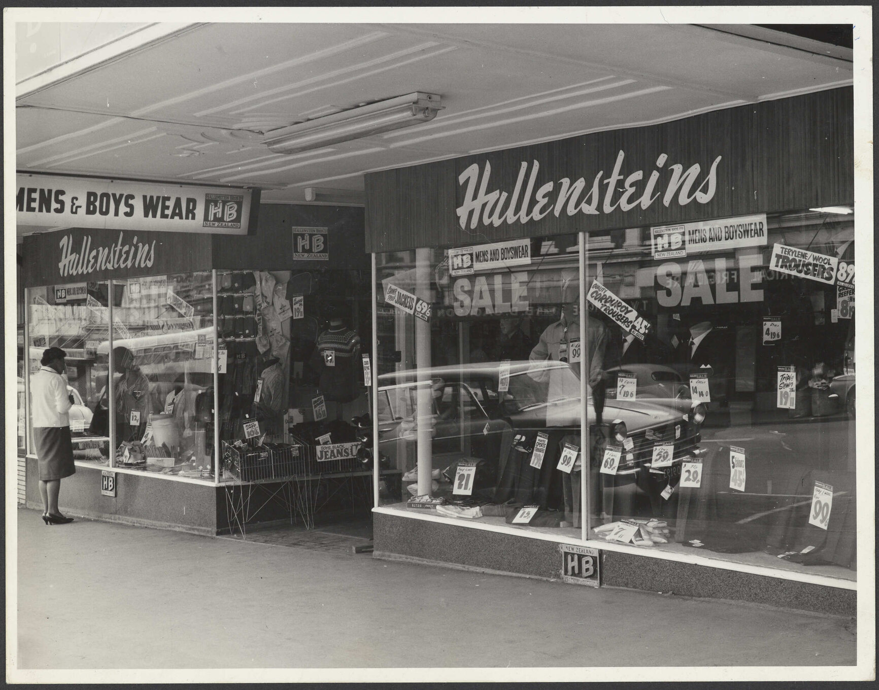 Hallensteins storefront, Timaru