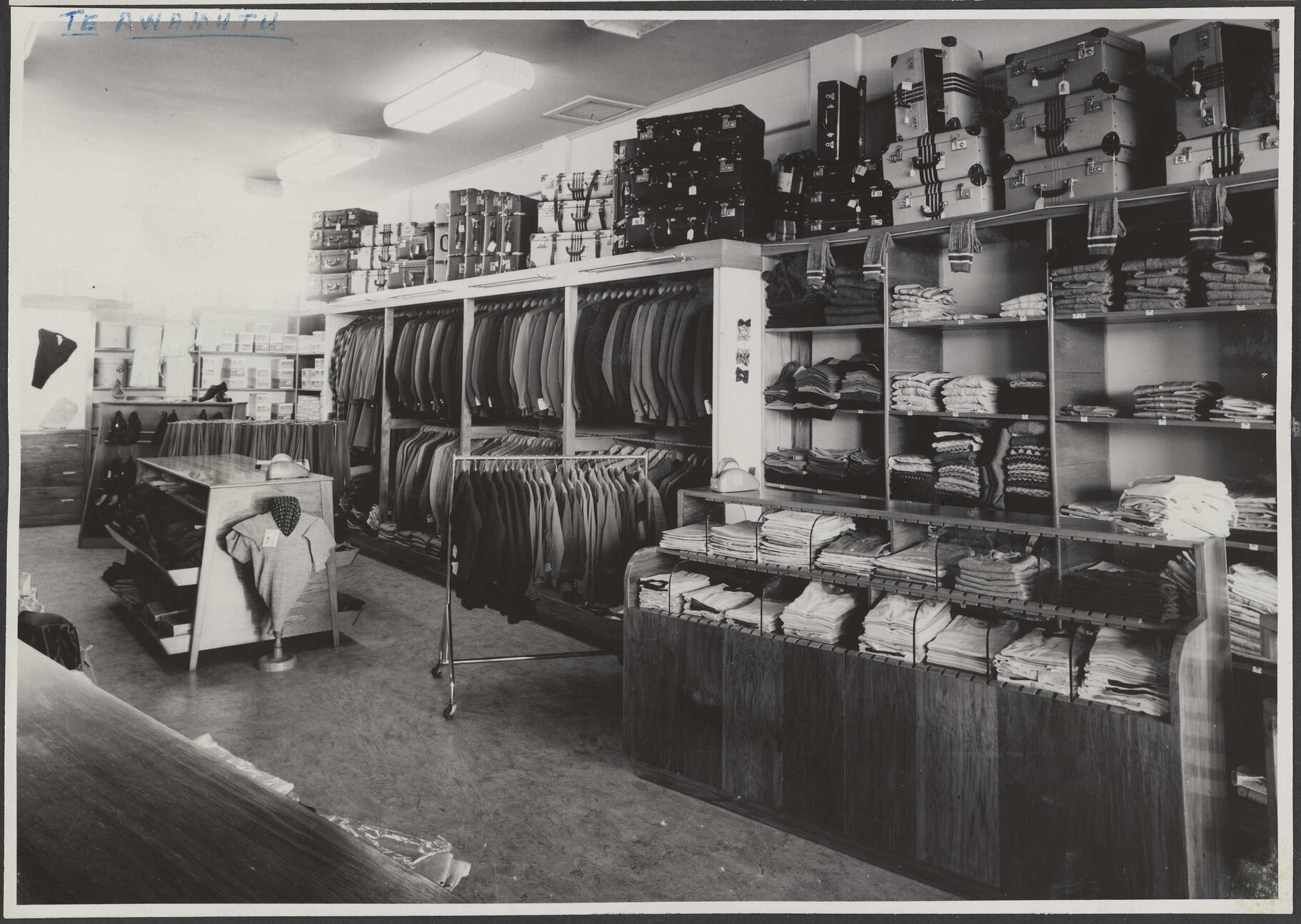 Hallensteins store interior, Te Awamutu