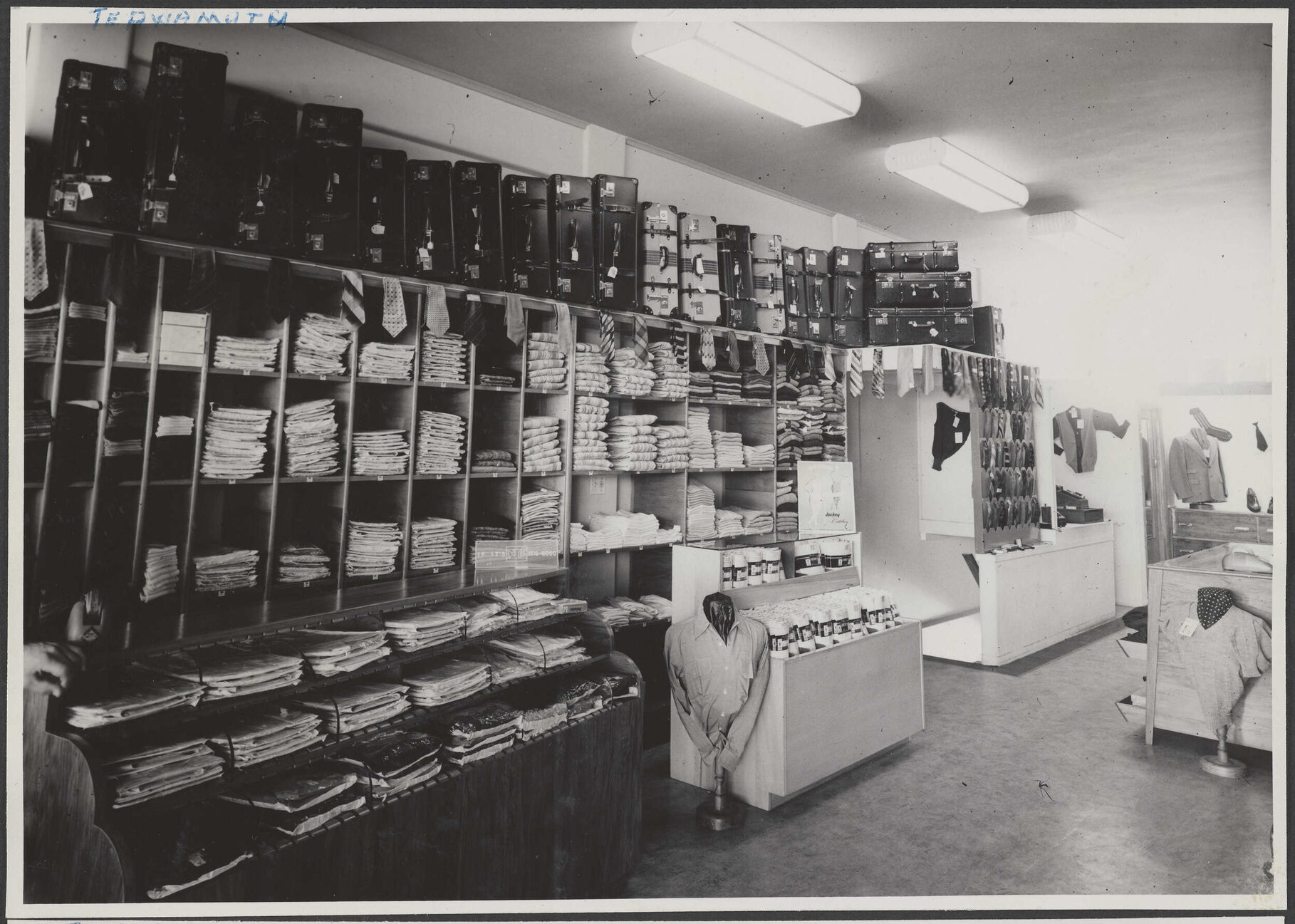 Hallensteins store interior, Te Awamutu