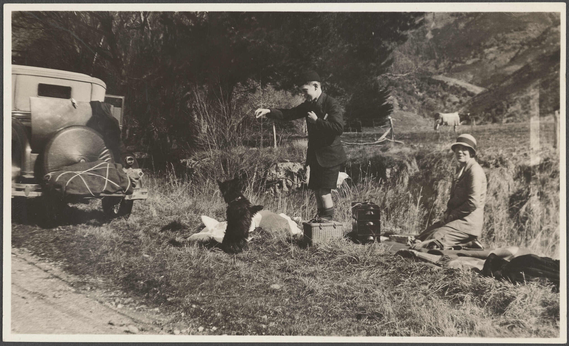 Picnicking by the roadside near Roxburgh