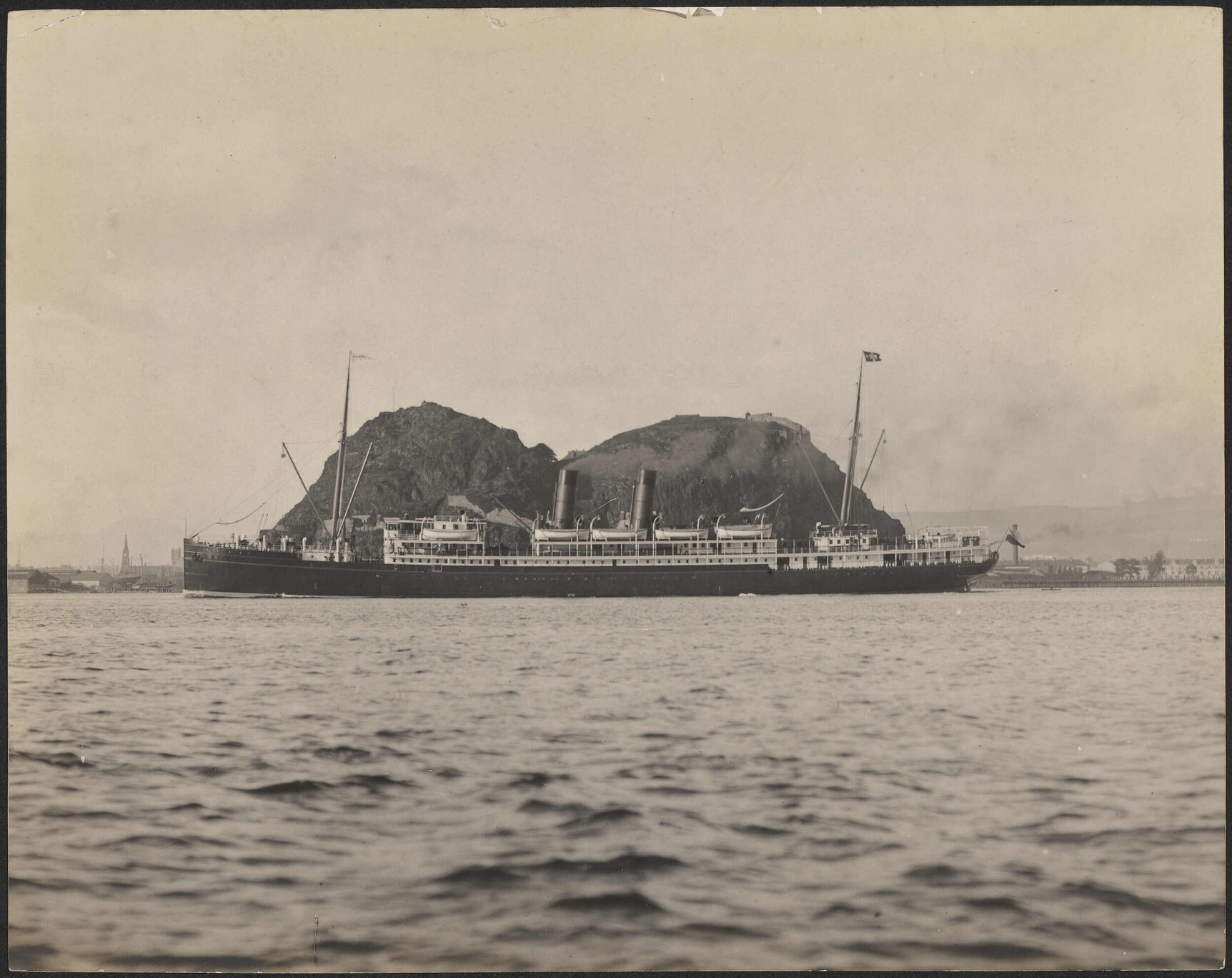 Maheno passing Dumbarton Rock