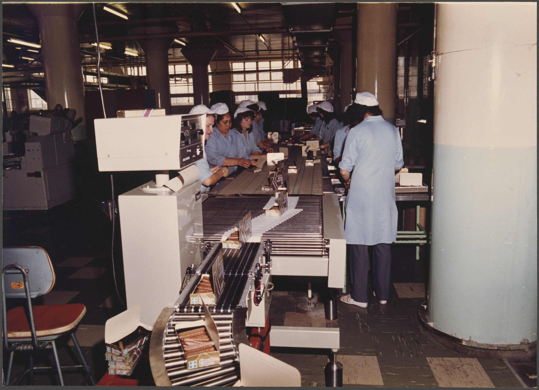 Finger Biscuits. Checkweigher and lane divider.