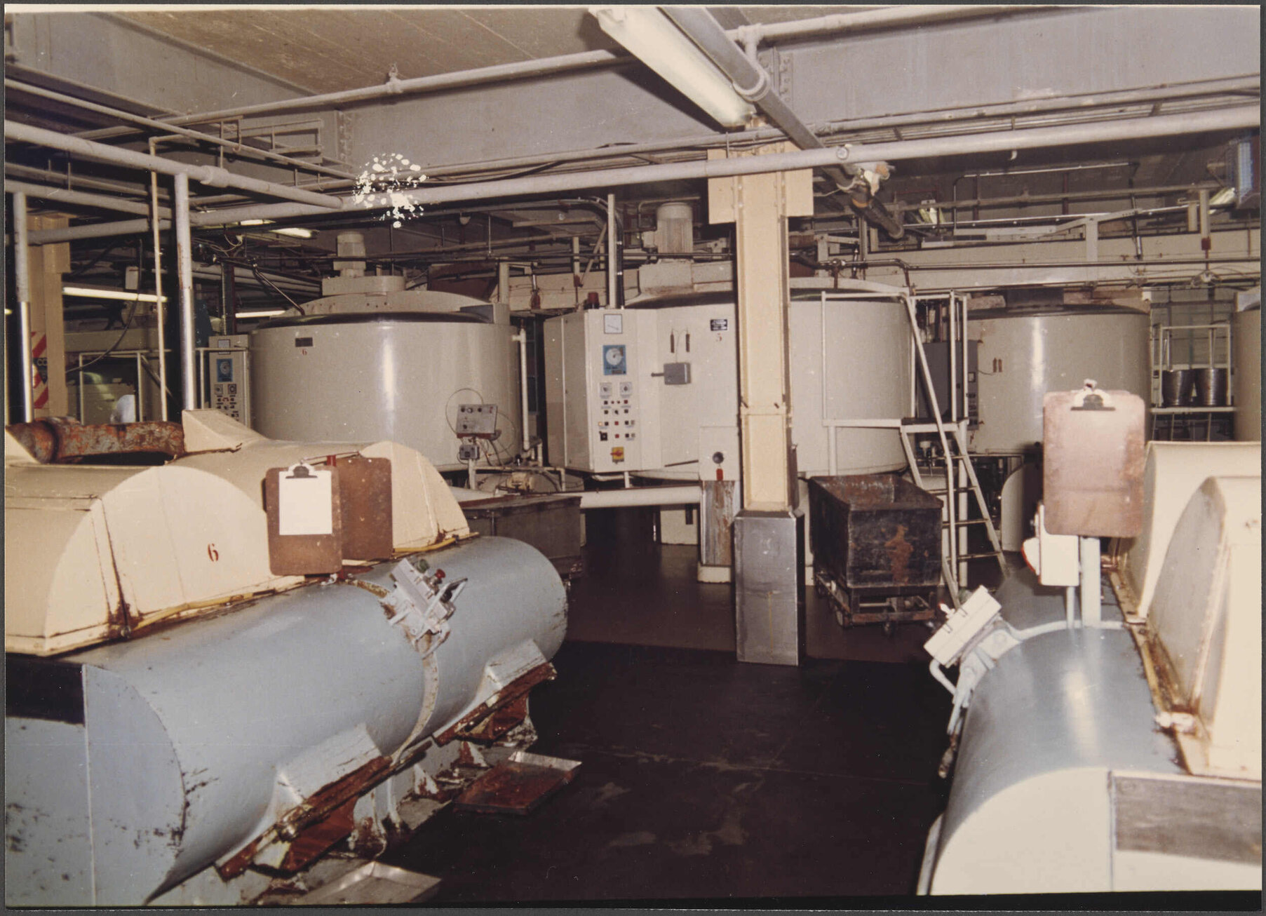 Choc Making. Petzholdt Conches.