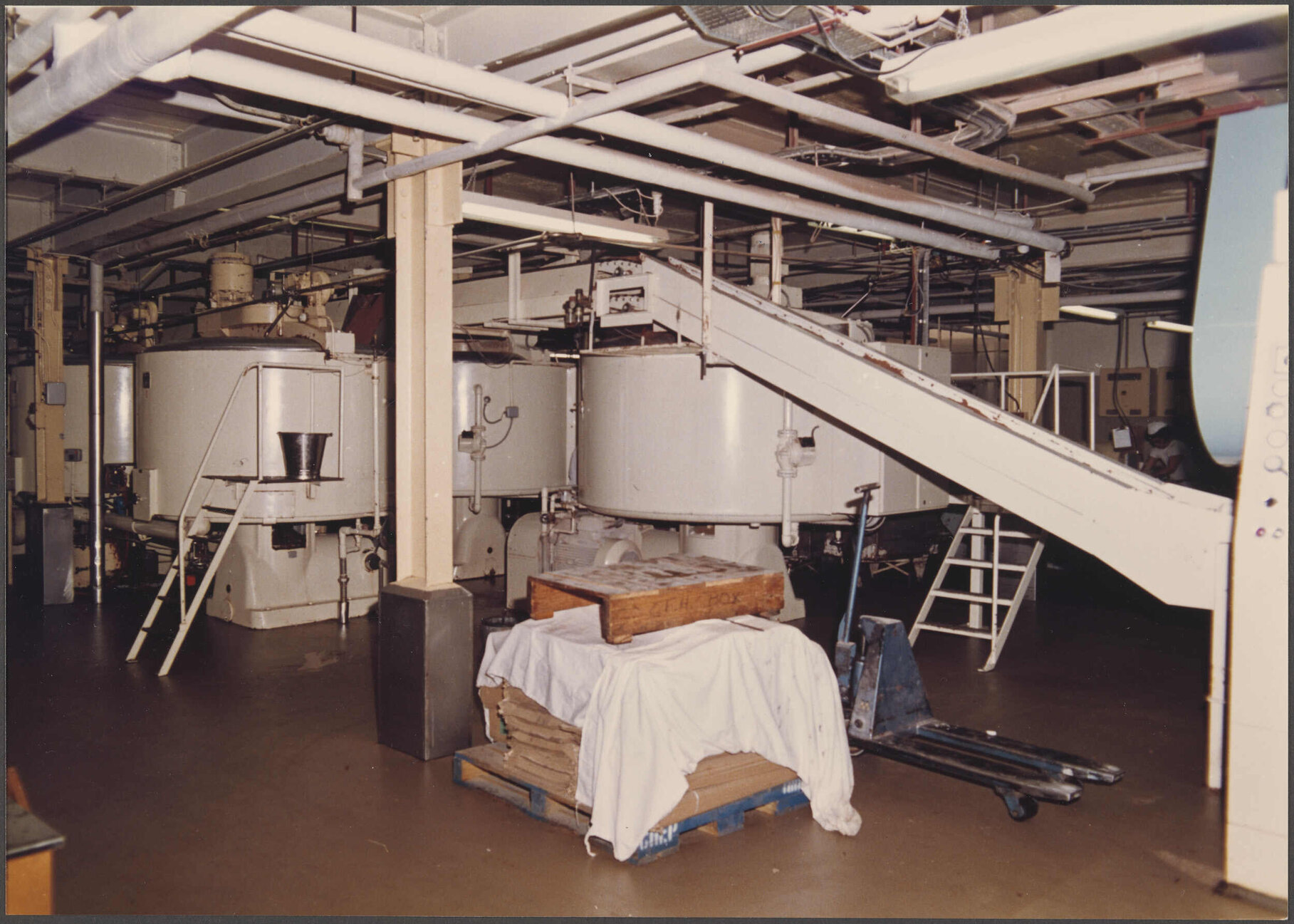 Chocolate making. Steel band from refiners to conches.