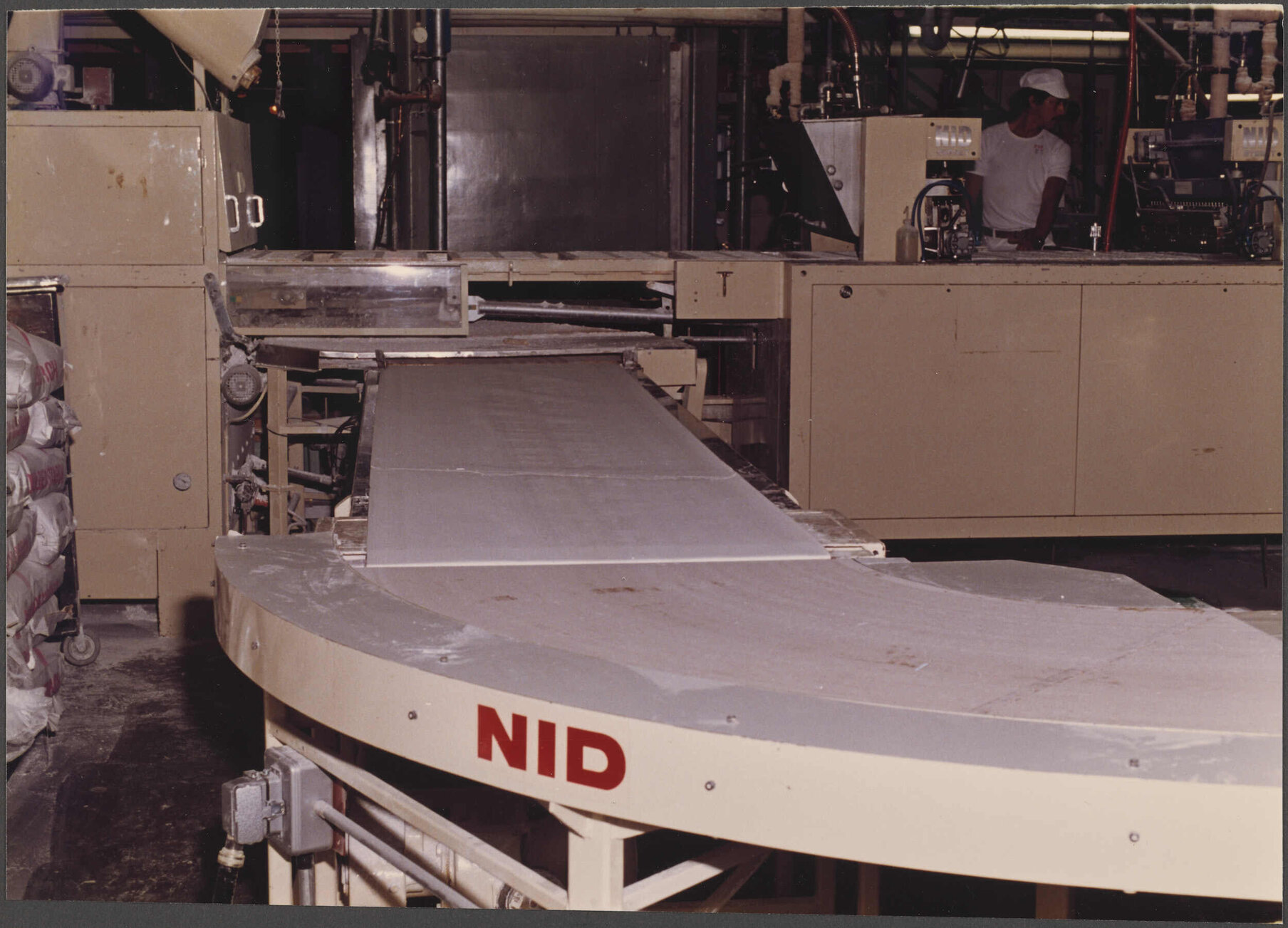 Take off belt from NID mogul