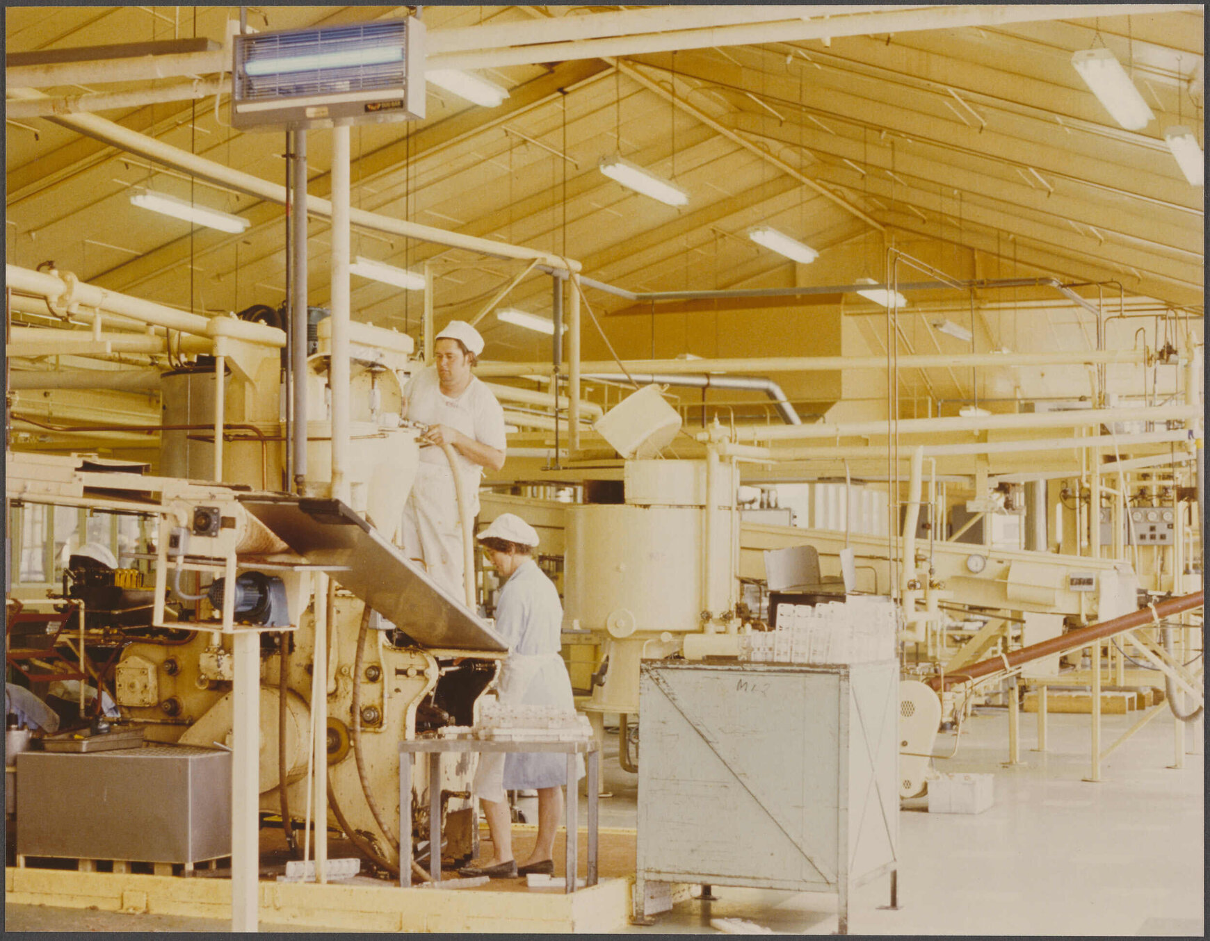 Creme eggs manufacture