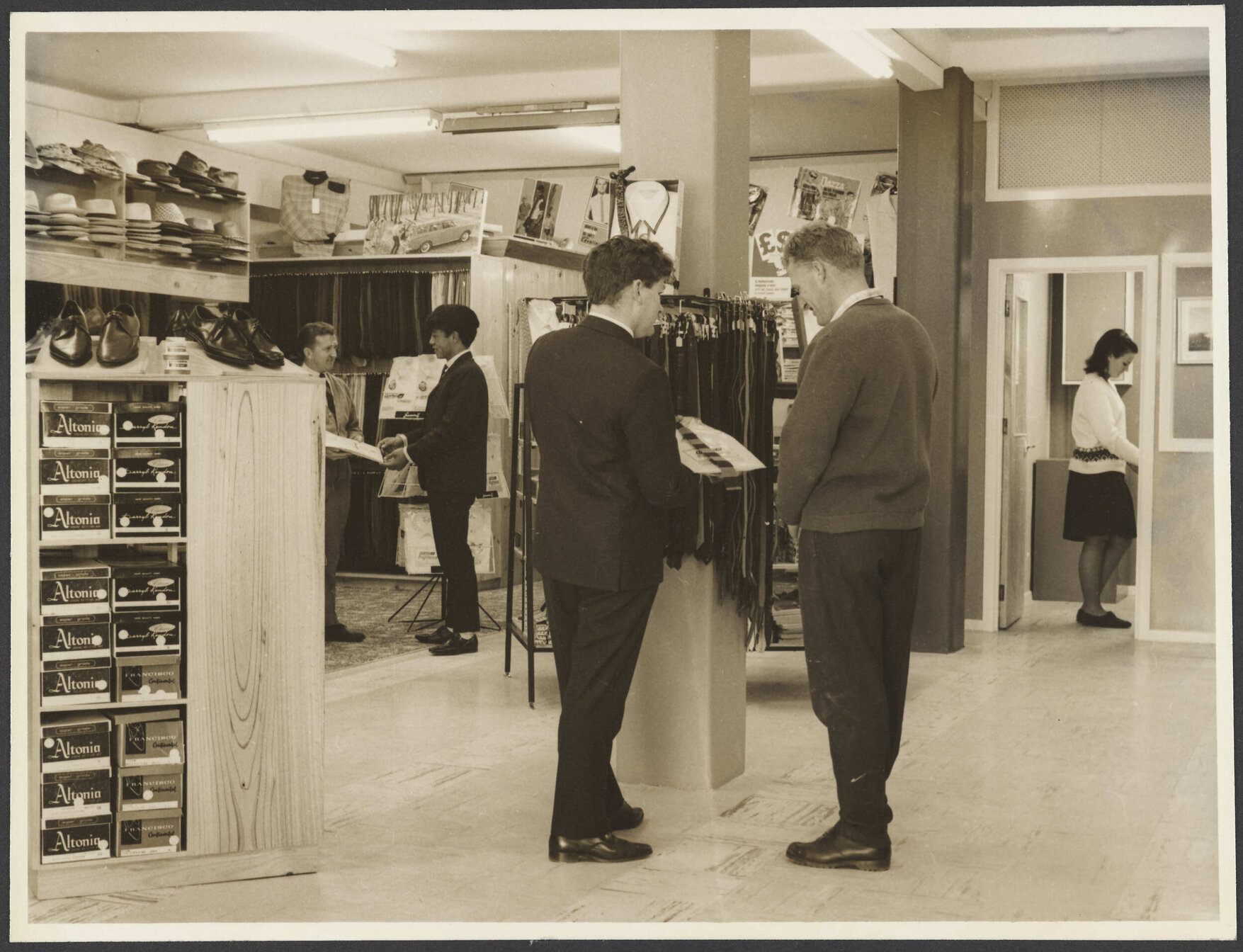 Hallensteins store interior [Taupō]