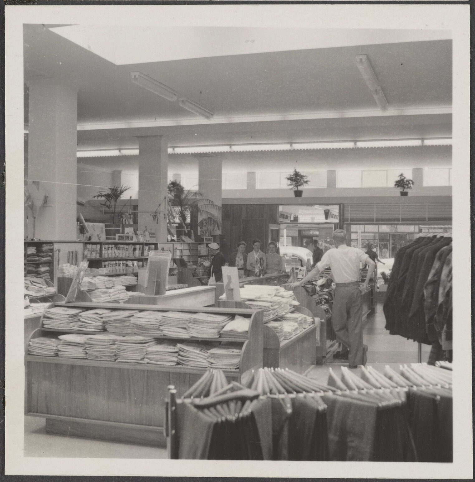 Hallensteins store interior, New Plymouth