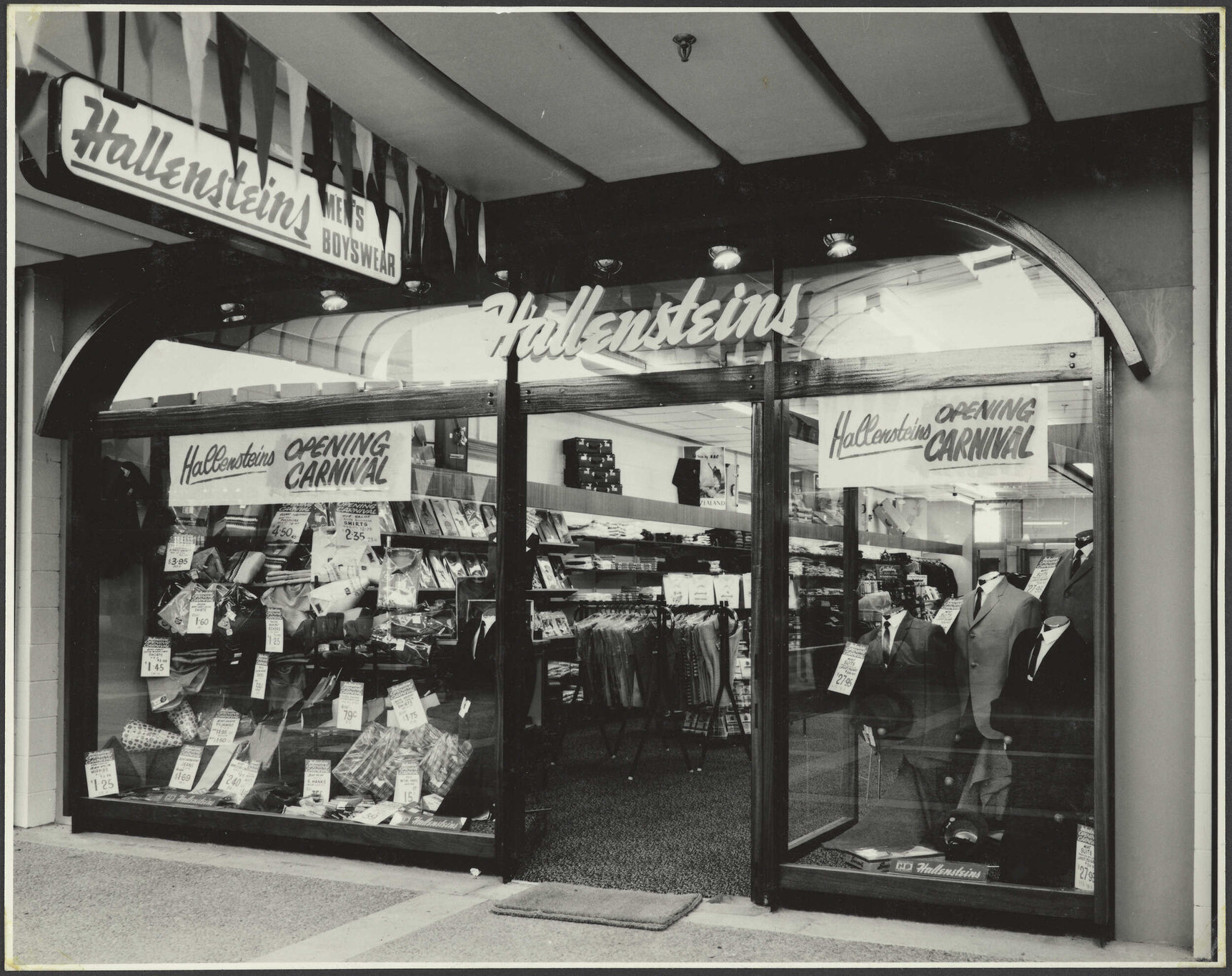 Hallensteins storefront, Northlands Shopping Centre