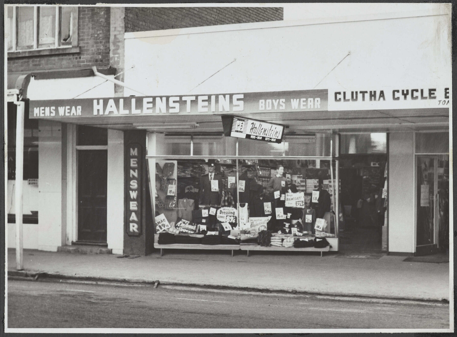 Hallensteins branch premises, Balclutha