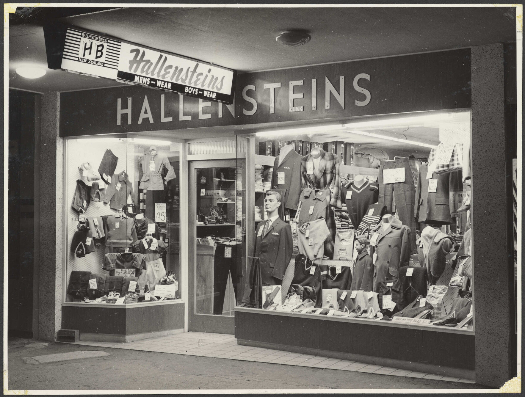 Hallensteins shopfront, Mosgiel