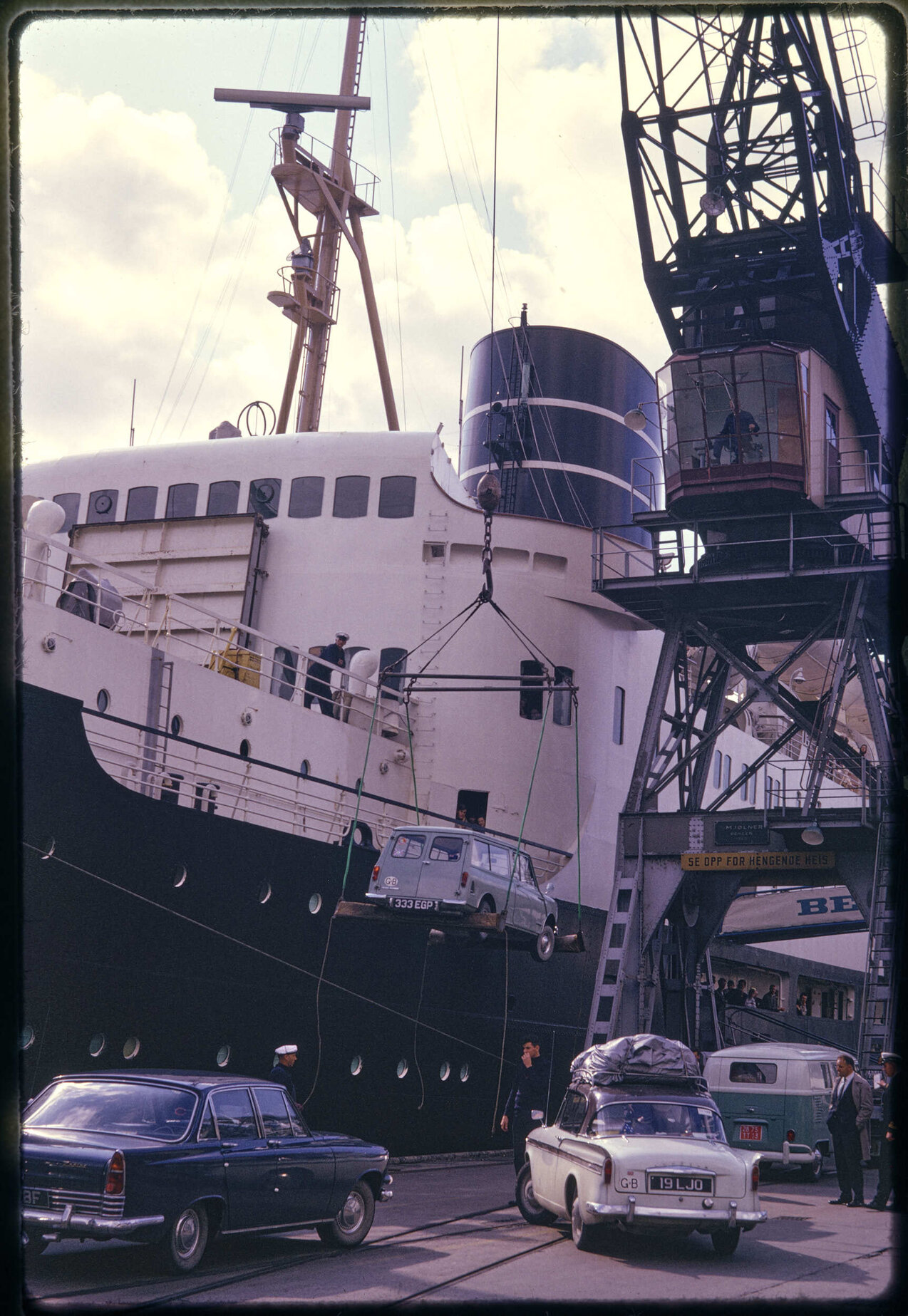 'Eppie being loaded onto Lido'
