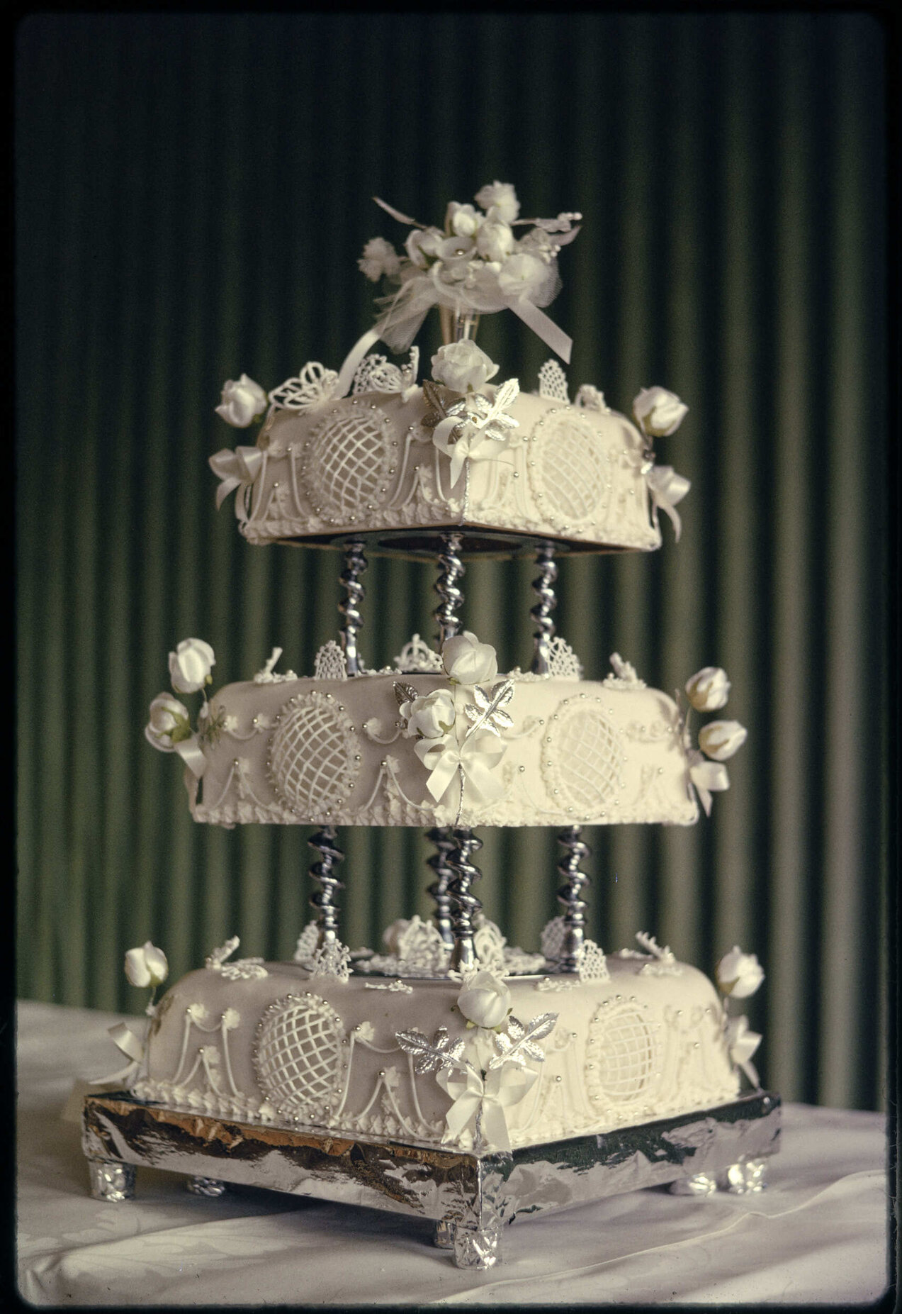 Cake for the wedding of Elizabeth Walsh and Murray Hanan