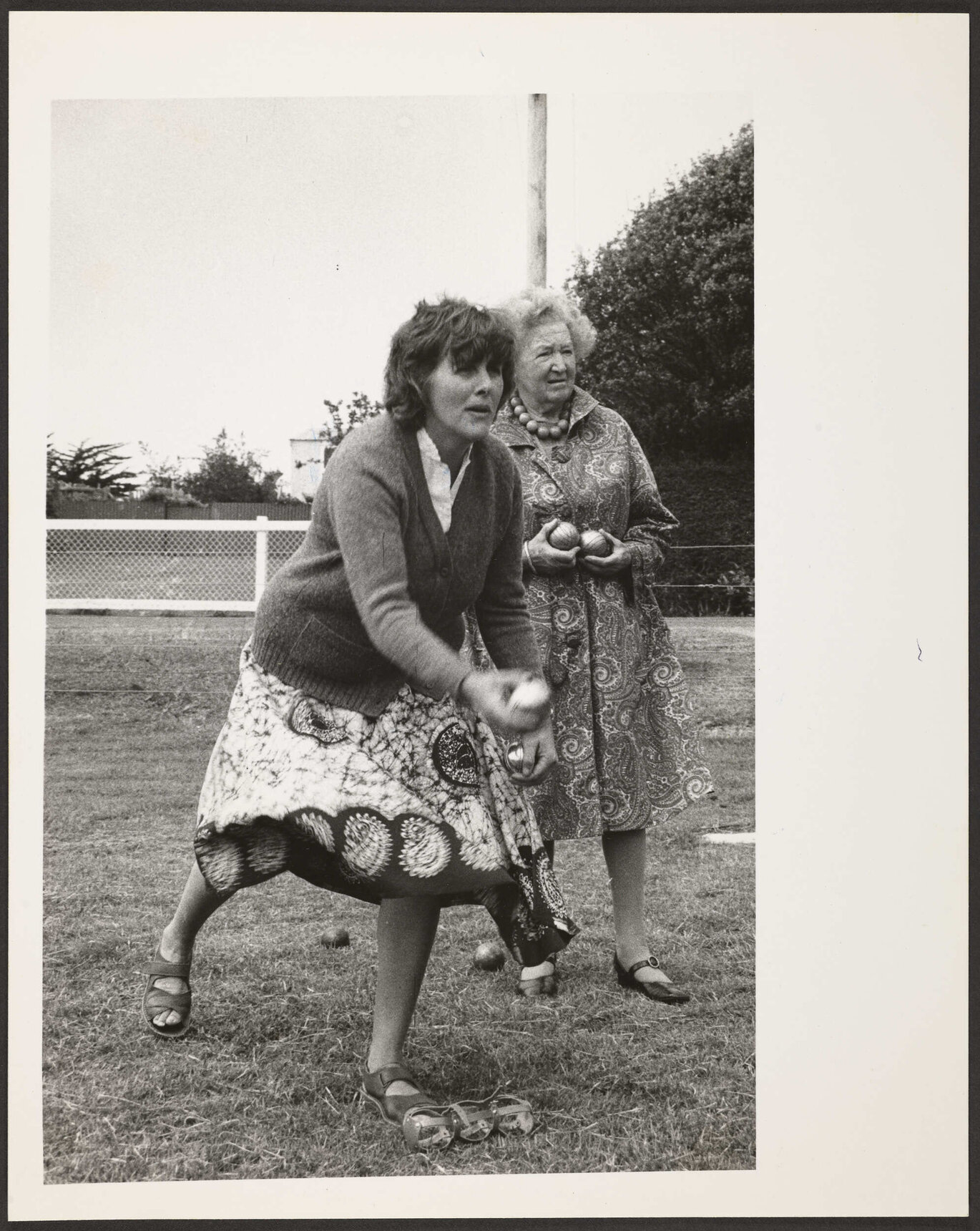 Elizabeth Hanan playing petanque
