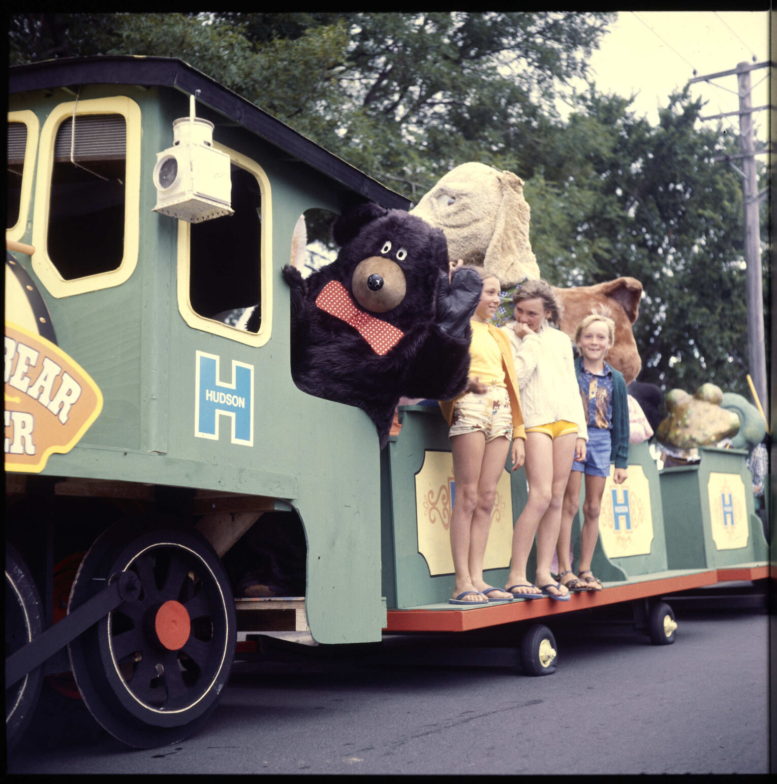 'Cookie Bear Flyer' float at the Oval, Dunedin