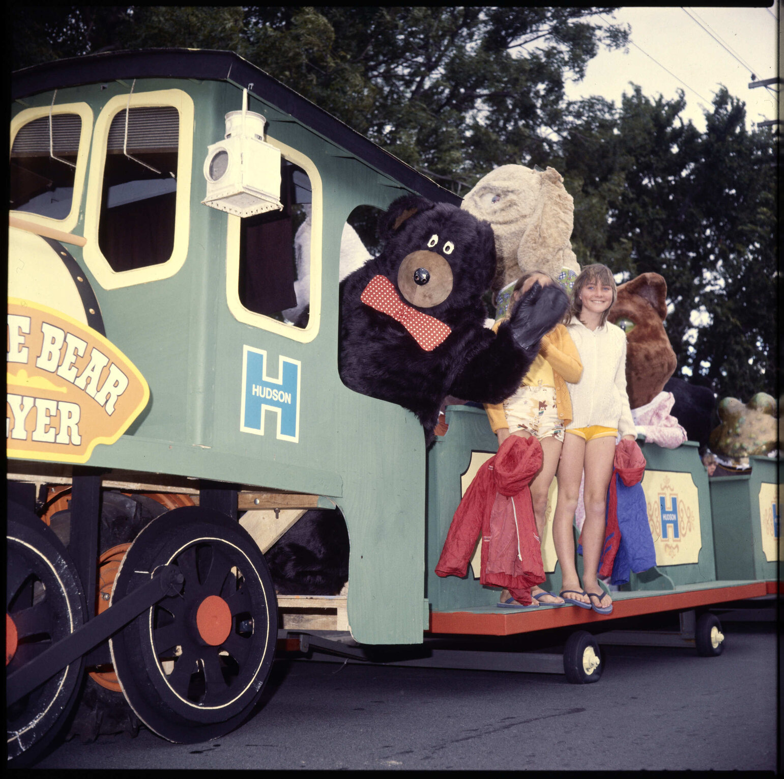 'Cookie Bear Flyer' float at the Oval, Dunedin