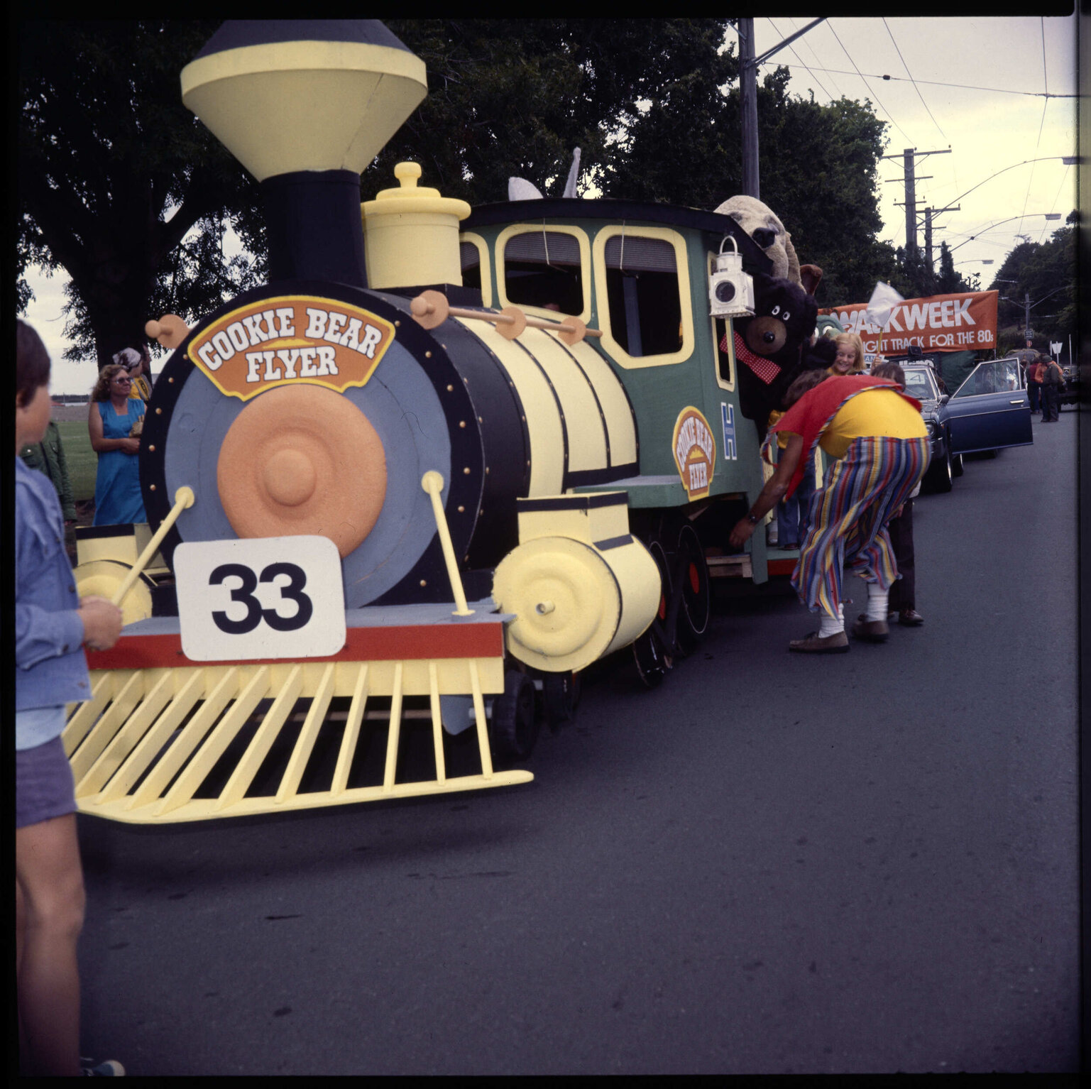 'Cookie Bear Flyer' float at the Oval, Dunedin