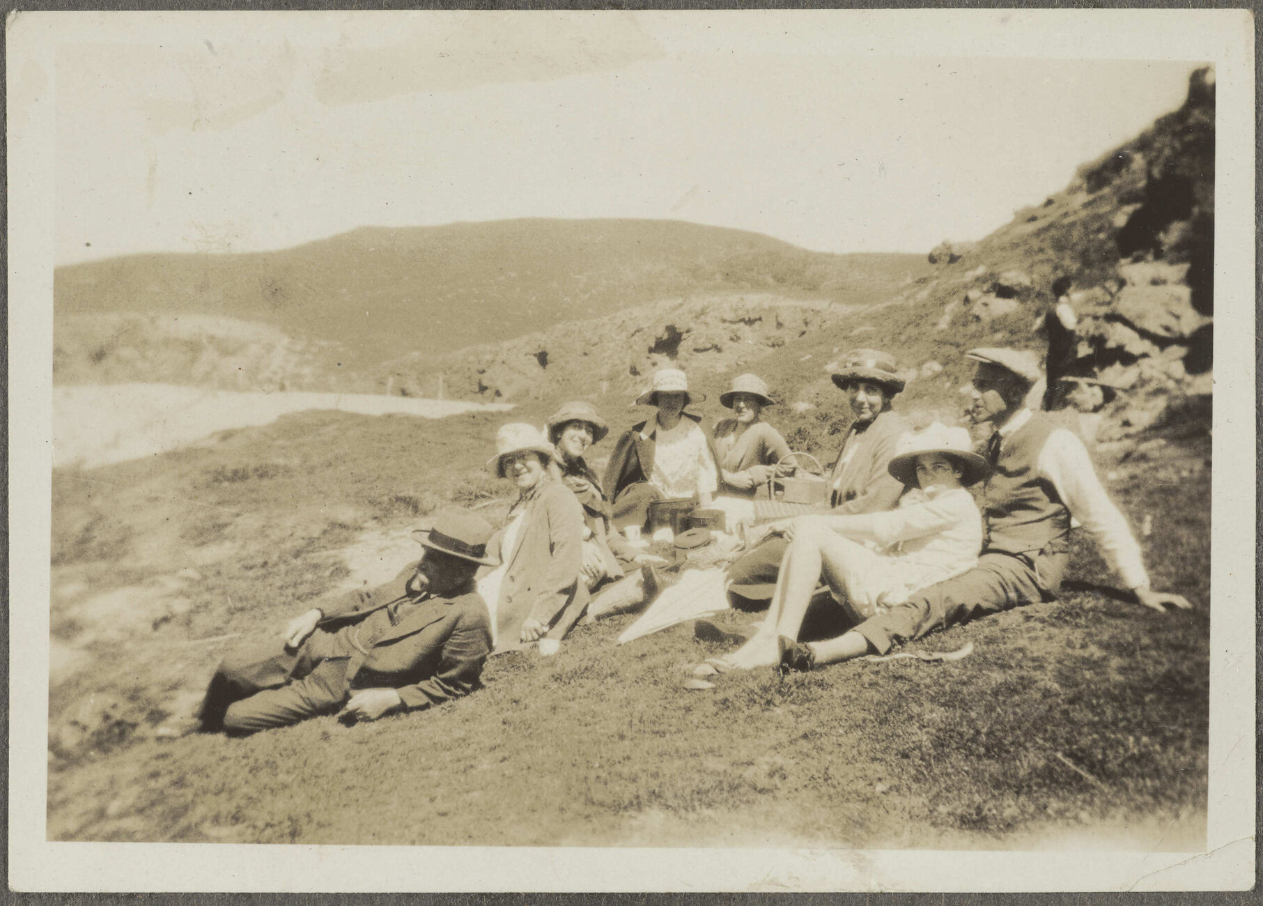 Willi Fels, [Lesley Brasch] and six unidentified people