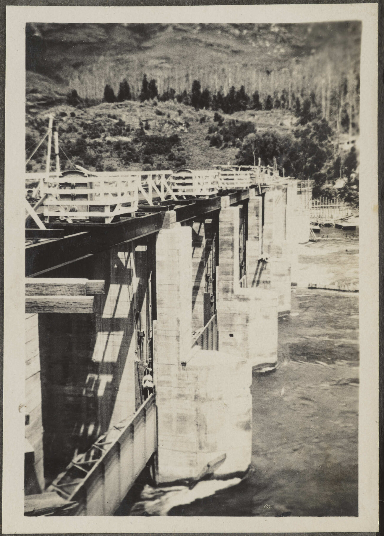 Kawarau Falls Bridge construction