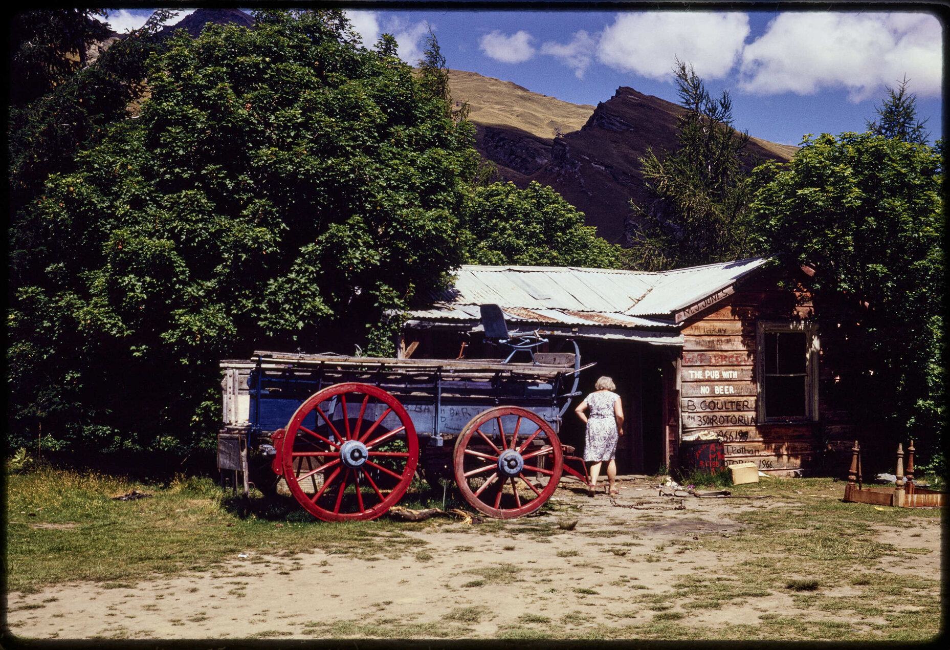 'Pub with no beer', Skippers