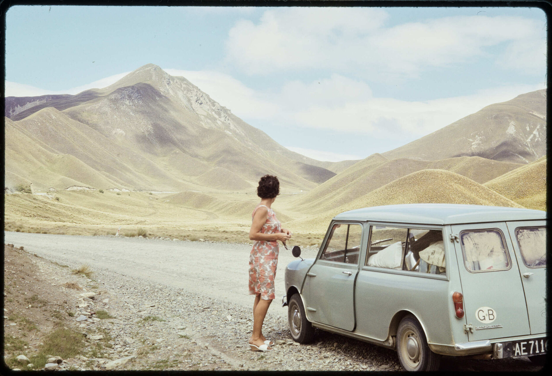 Danseys Pass, Elizabeth Hanan standing next to Mini