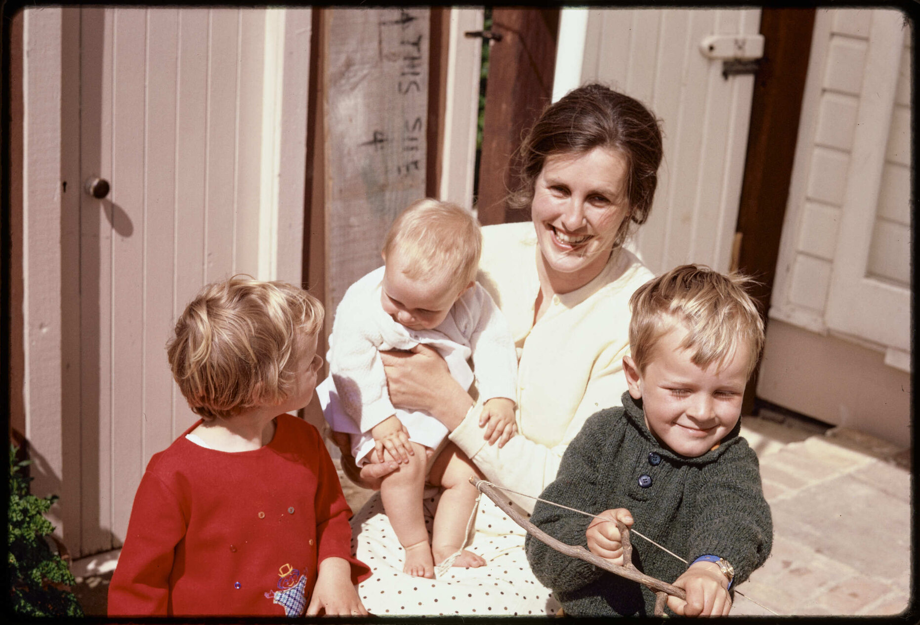 Elizabeth Hanan with children Alison, Judith, and David