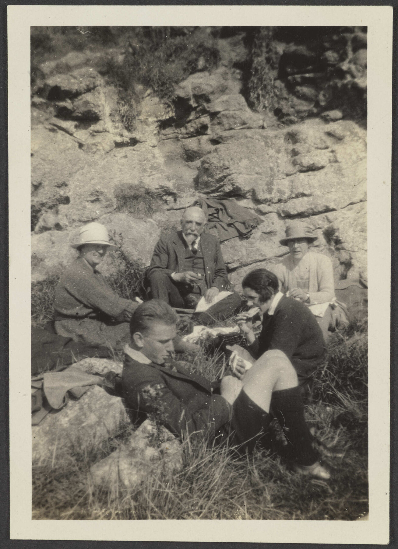 Willi Fels, Lesley Brasch, an unidentified boy and two unidentified women having a picnic